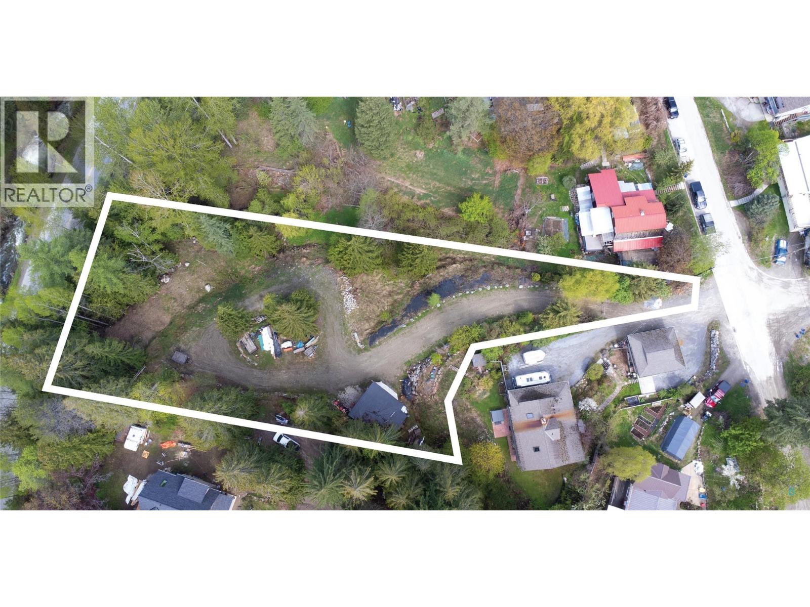 2100 Creek St, Nelson, BC V1L 1M7