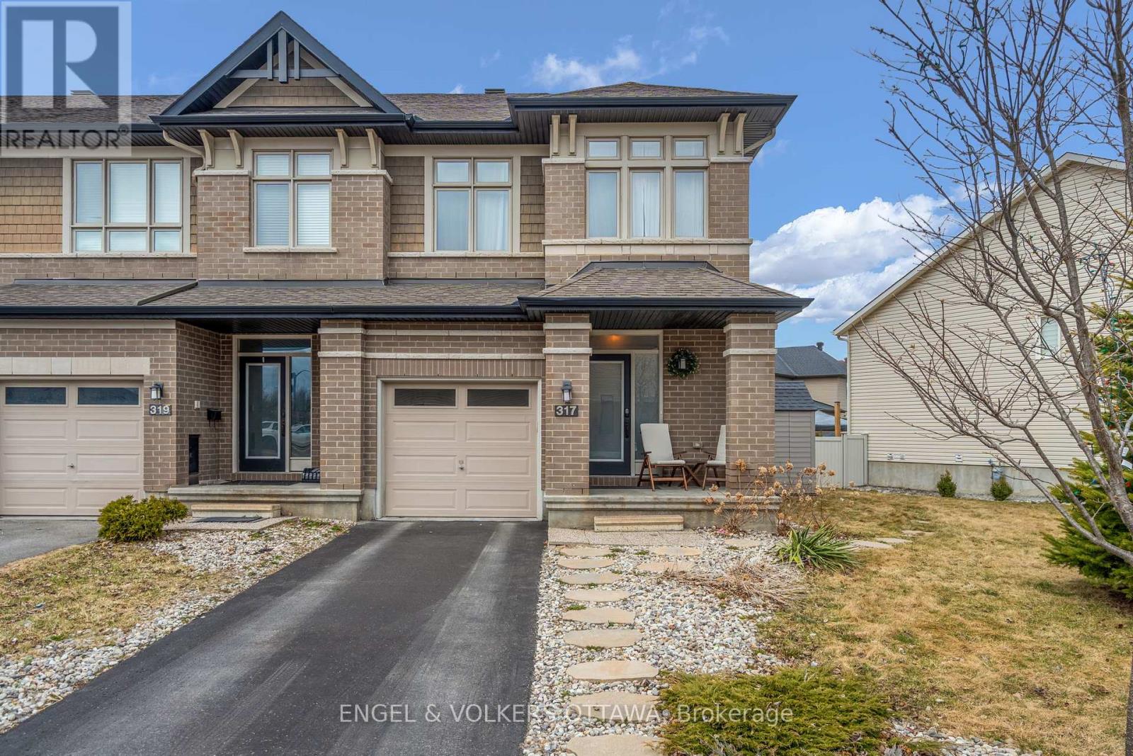 317 Ardmore St, Ottawa, ON K4M 0E2
