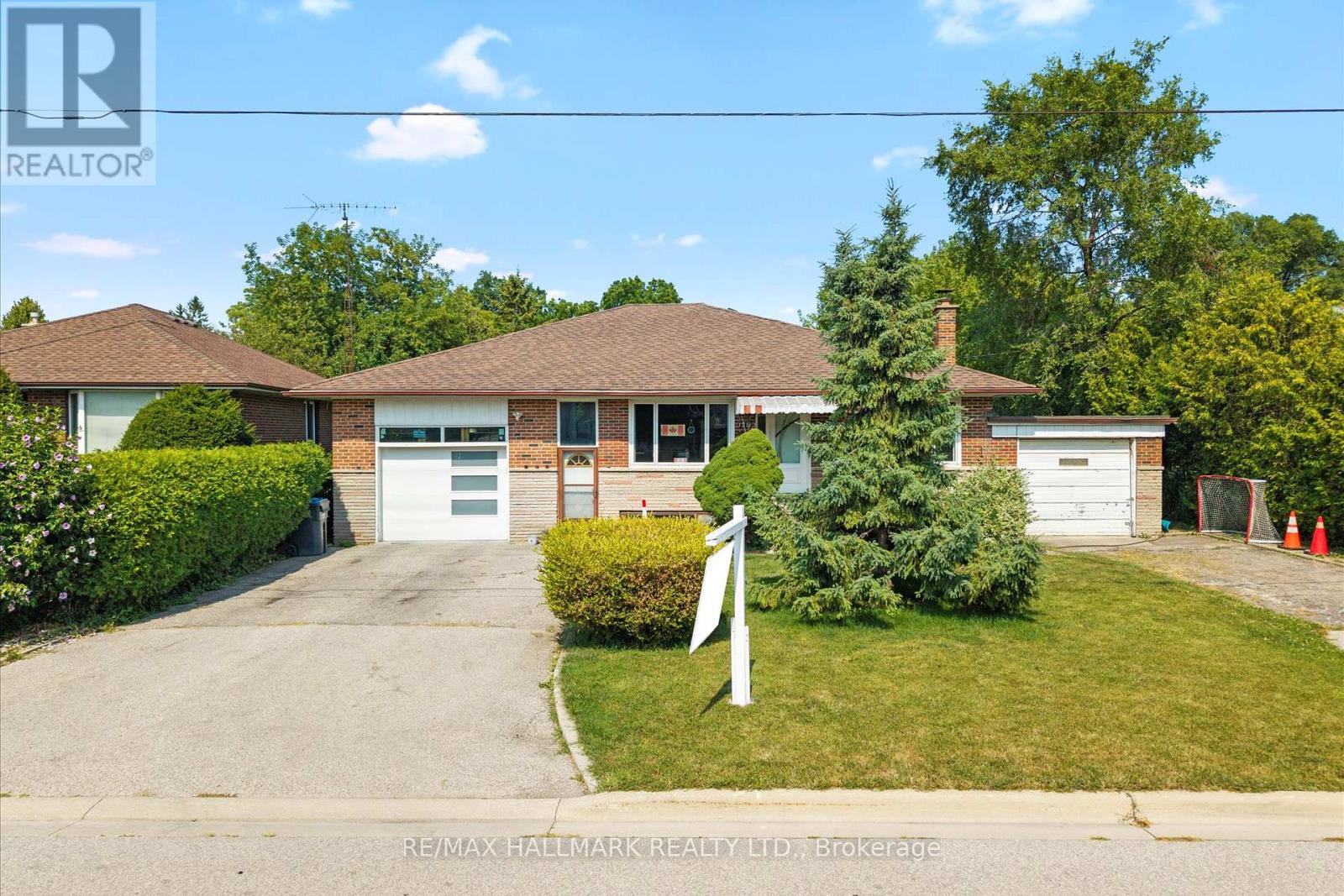 1211 Ogden Ave, Mississauga, ON L5E 2H2