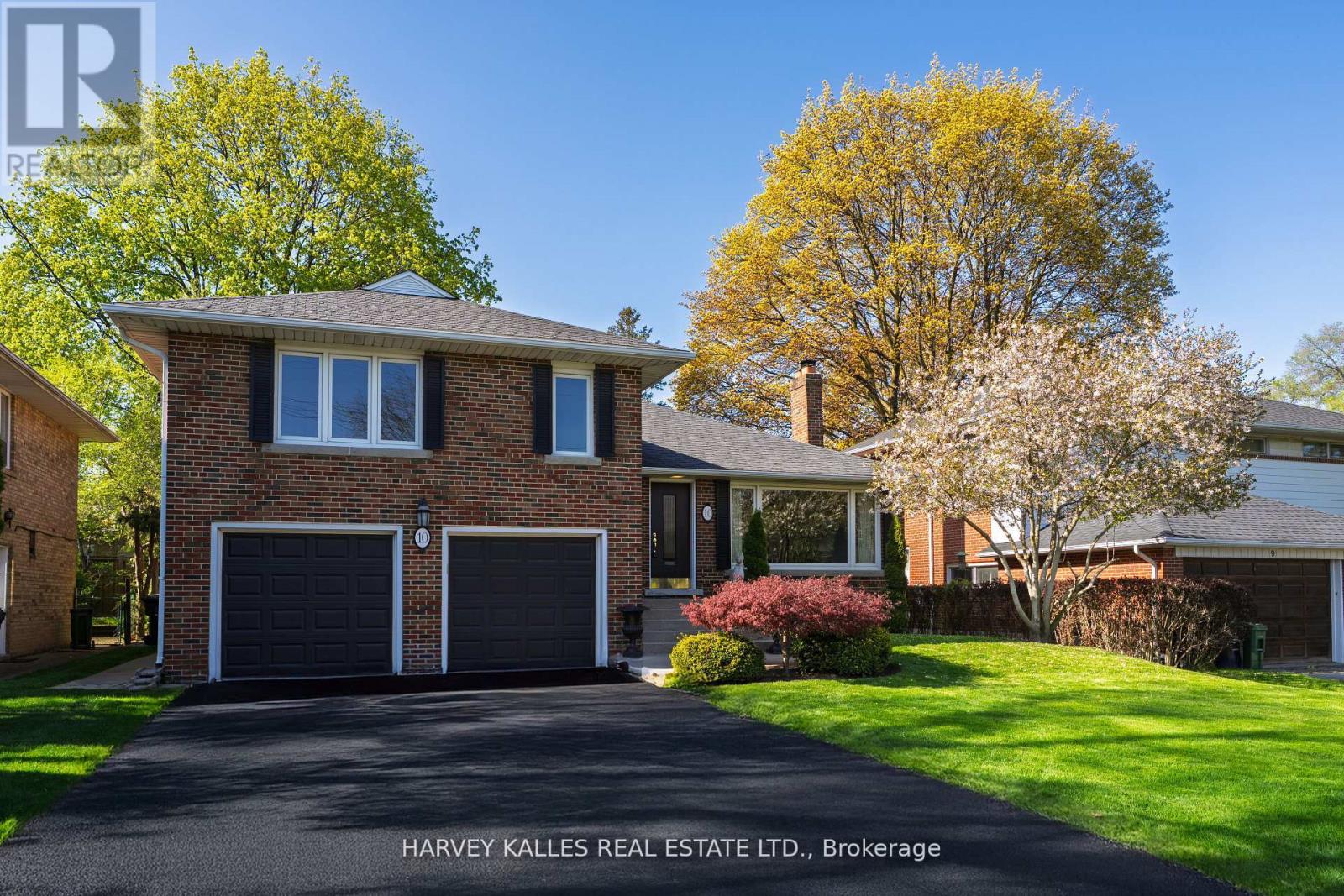 10 Northolt Ct, Toronto, ON M9A 3B1