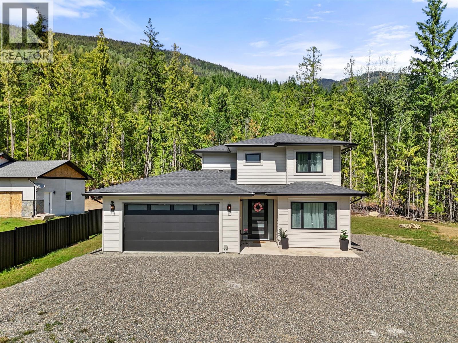 7670 Mountain Dr, Columbia-Shuswap F, BC V0E 1M8