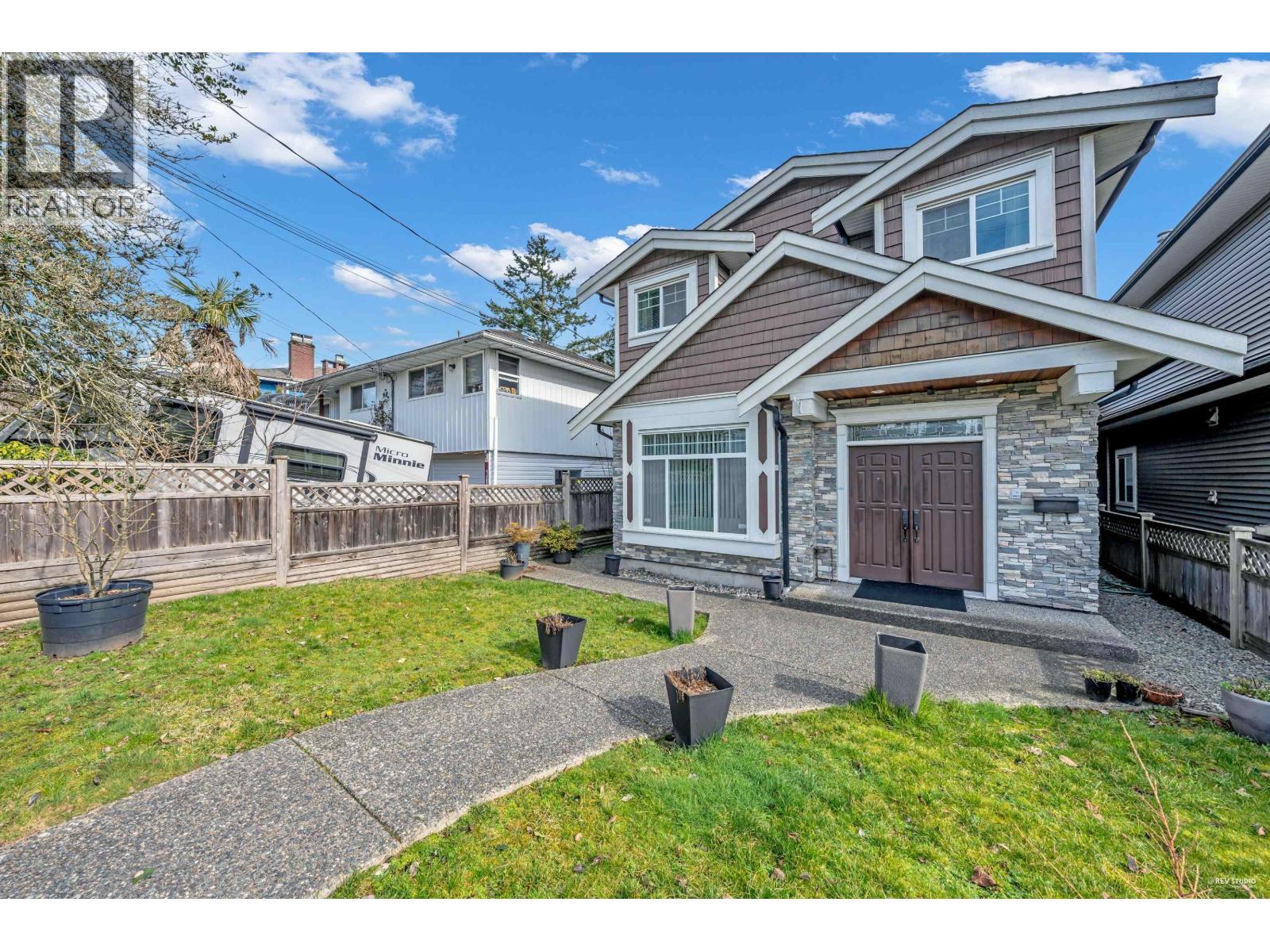 7788 Hedley Ave, Burnaby, BC V5E 2R3