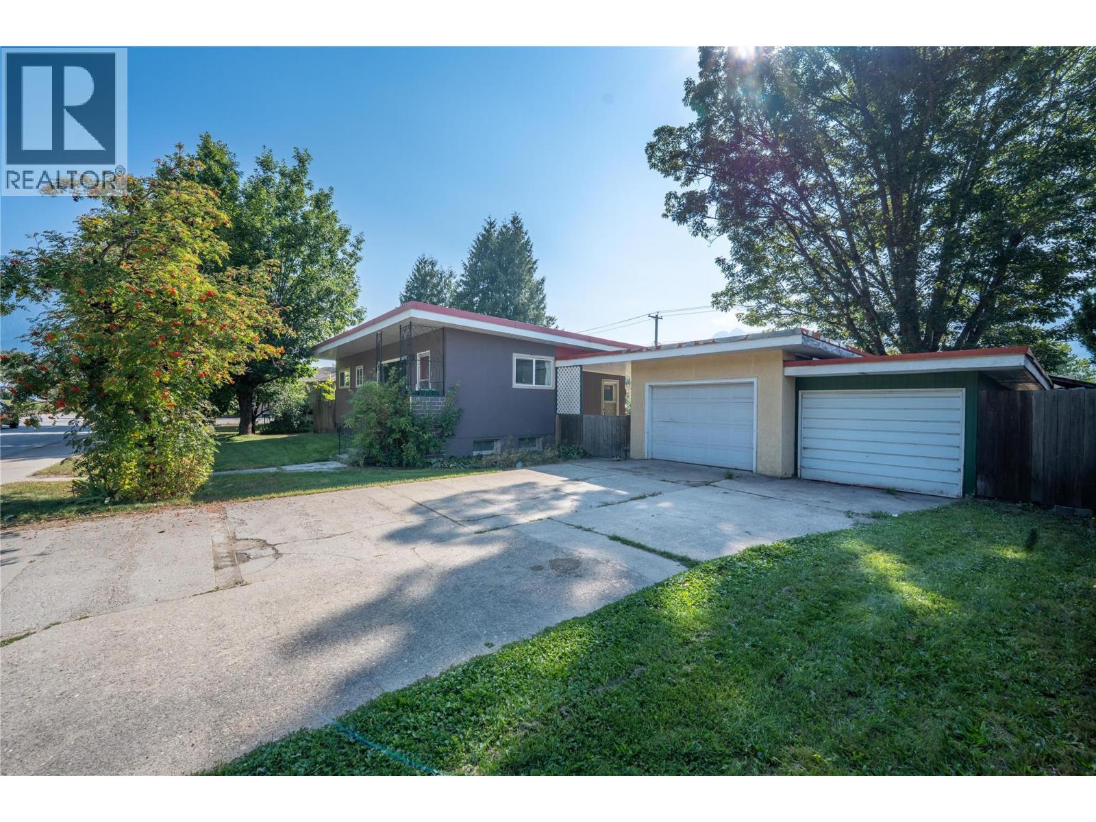 1003 Victoria Rd, Revelstoke, BC V0E 2S0