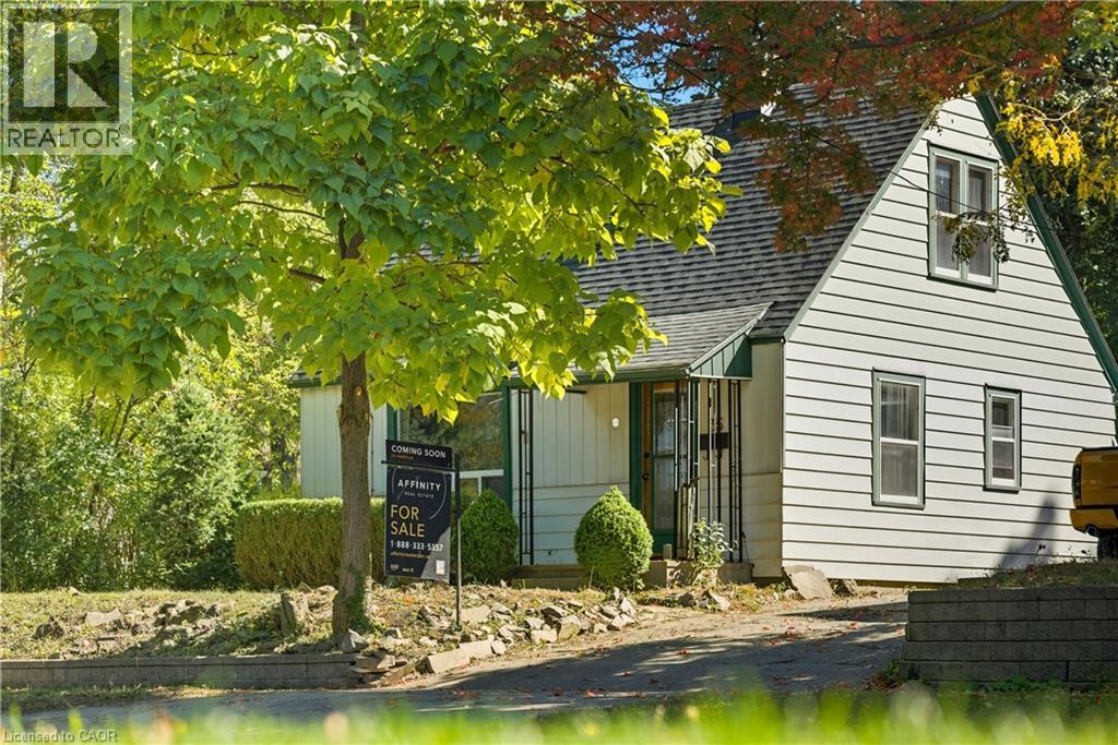 35 Glen Rd, Kitchener, ON N2M 3E7