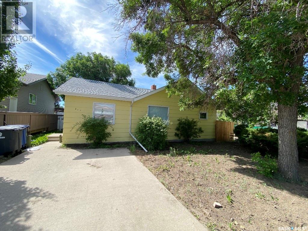 215 4 Avenue West, Kindersley, SK S0L 1S0
