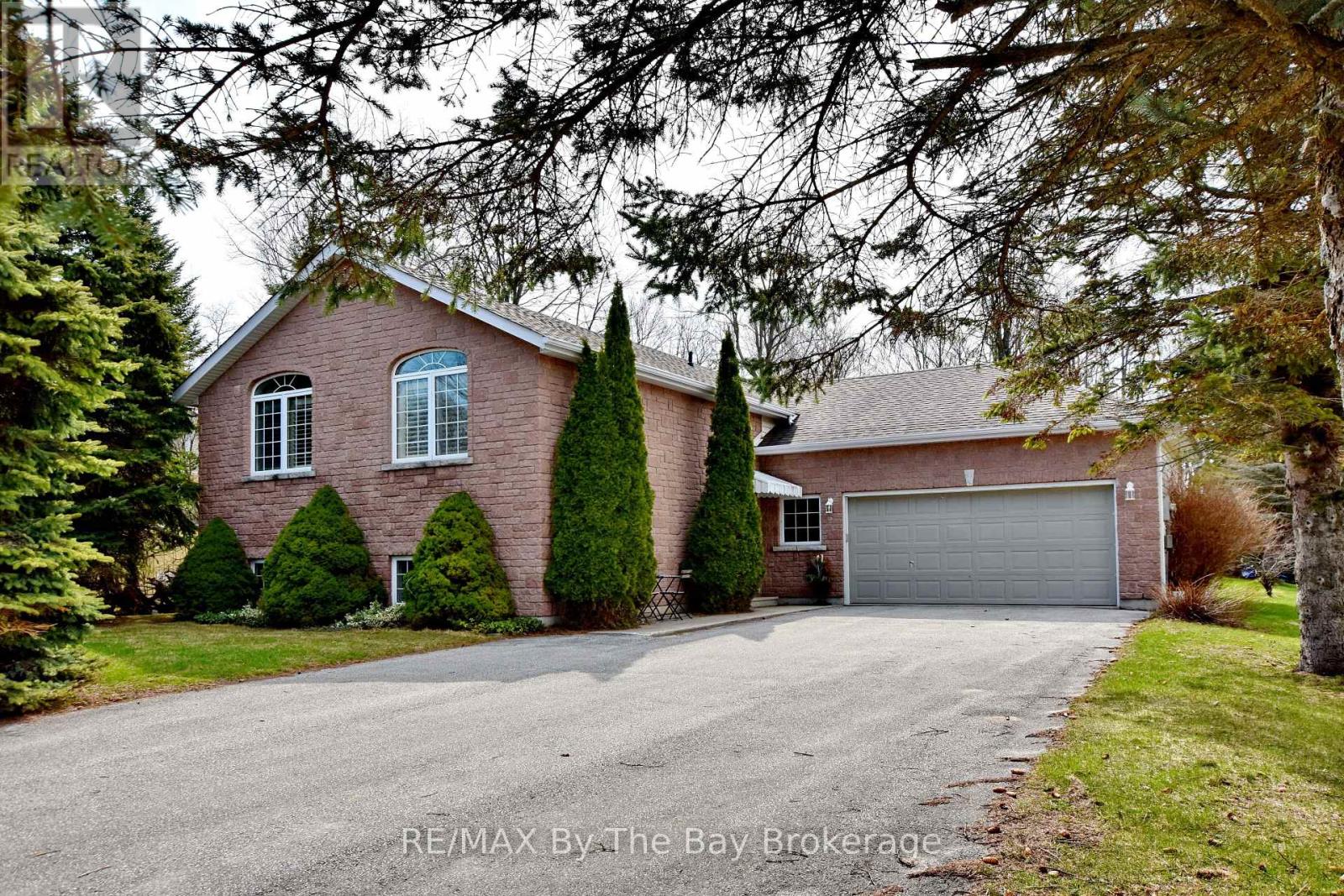 8 Pridham Ct, Wasaga Beach, ON L9Z 1M4