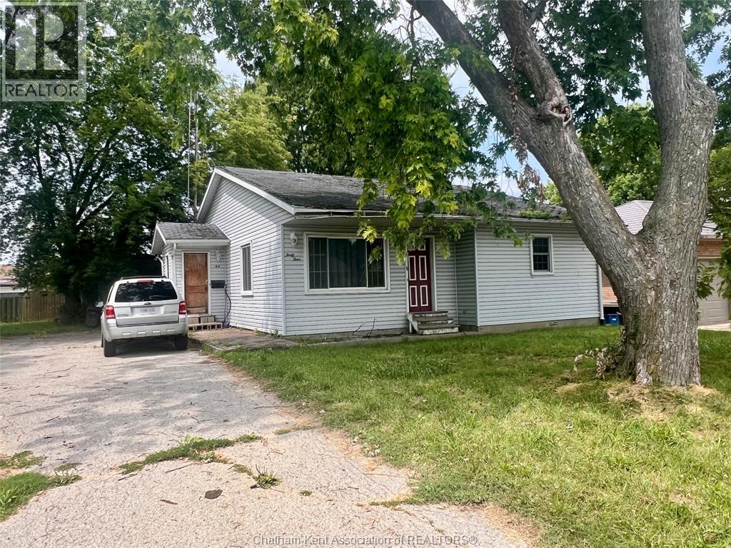 4448 Wilson St, Wallaceburg, ON N8A 4P8