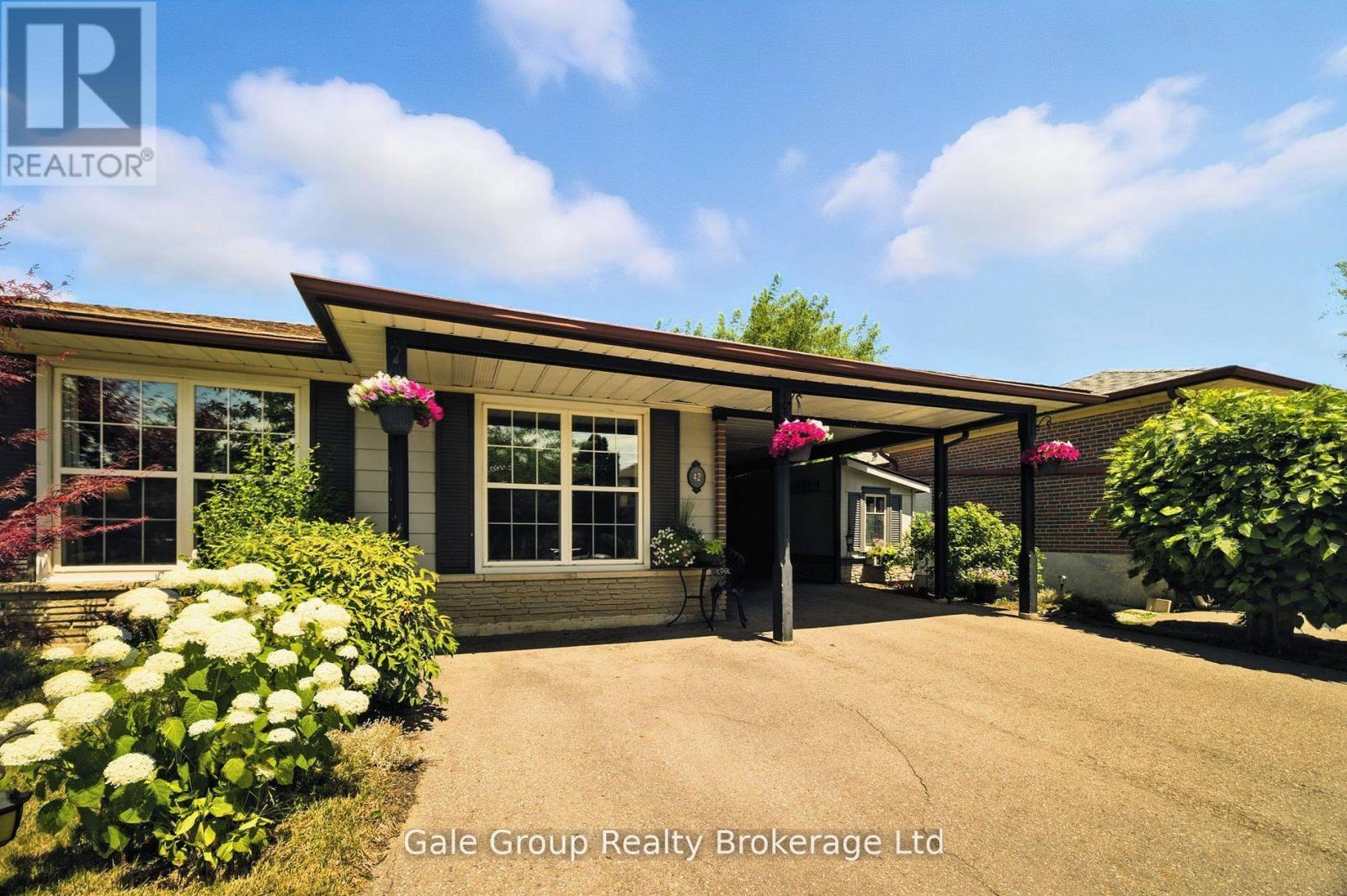 42 Moultrey Cres, Halton Hills, ON L7G 4N5