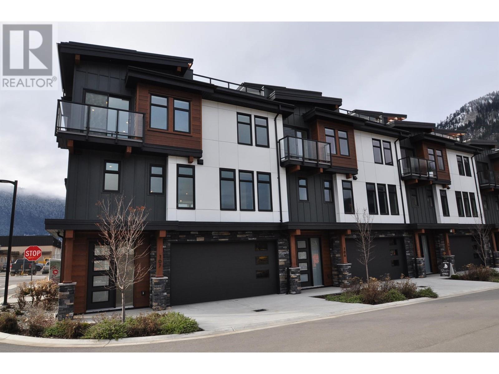 910 Lakeside Drive Unit 107, Nelson, BC V1L 6G3