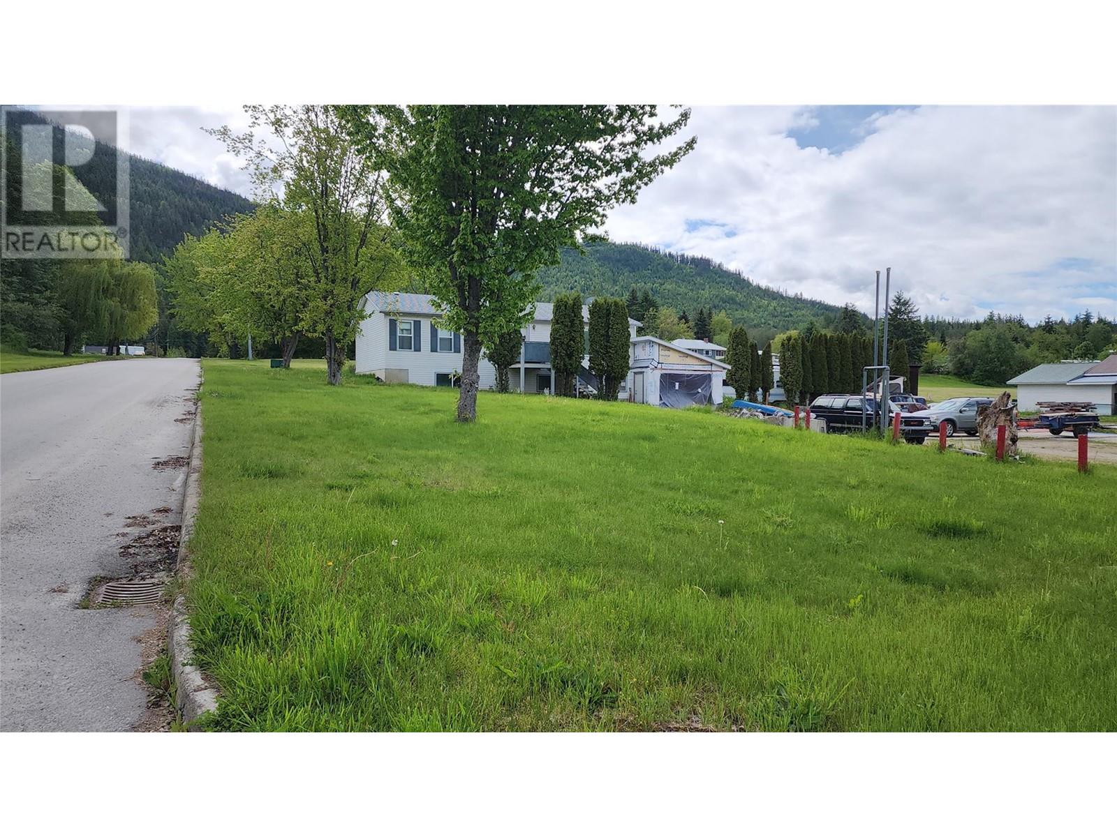 129 Oak St, Fauquier, BC V0G 1K0