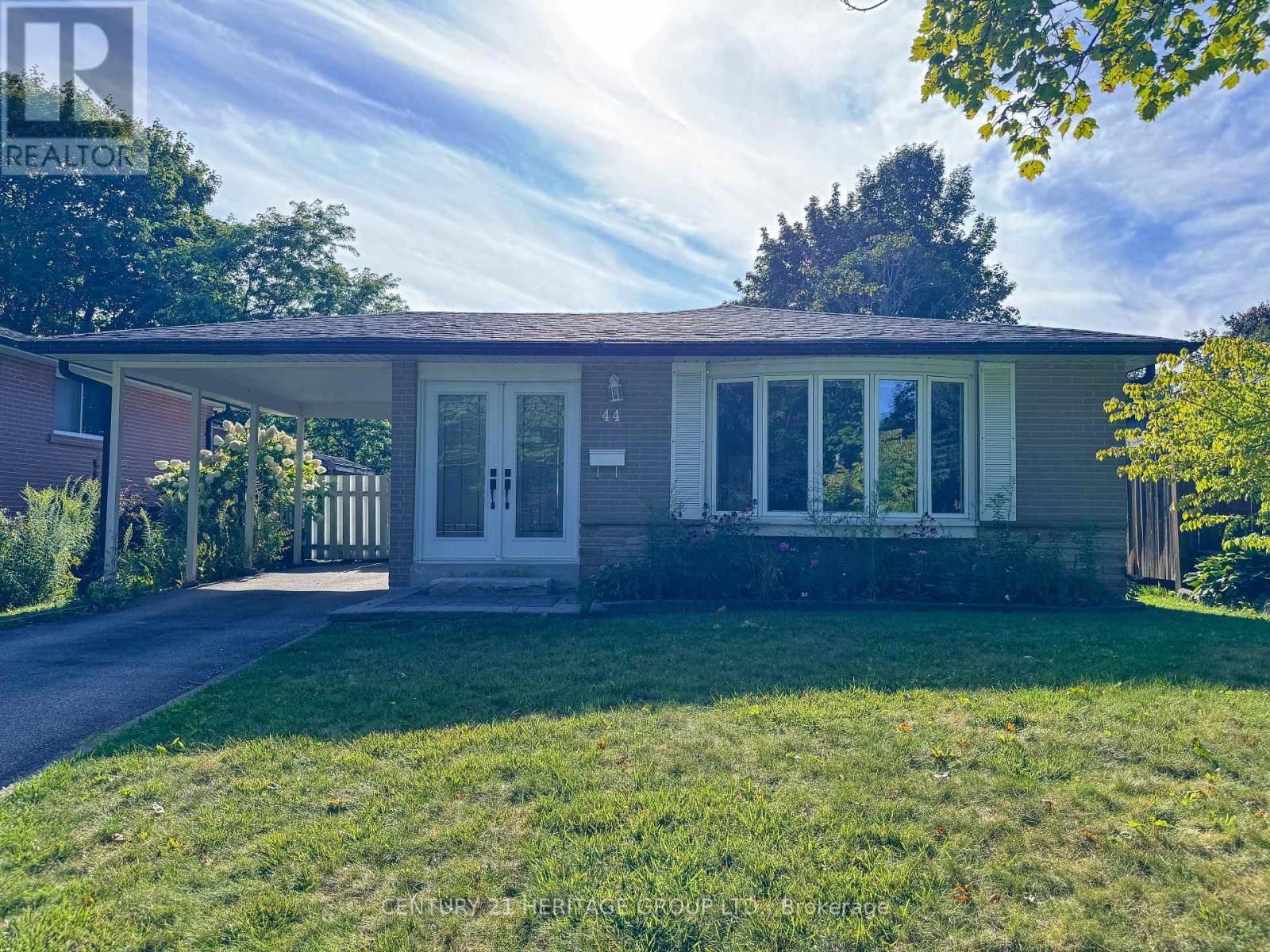 44 Devins Dr, Aurora, ON L4G 2Z1