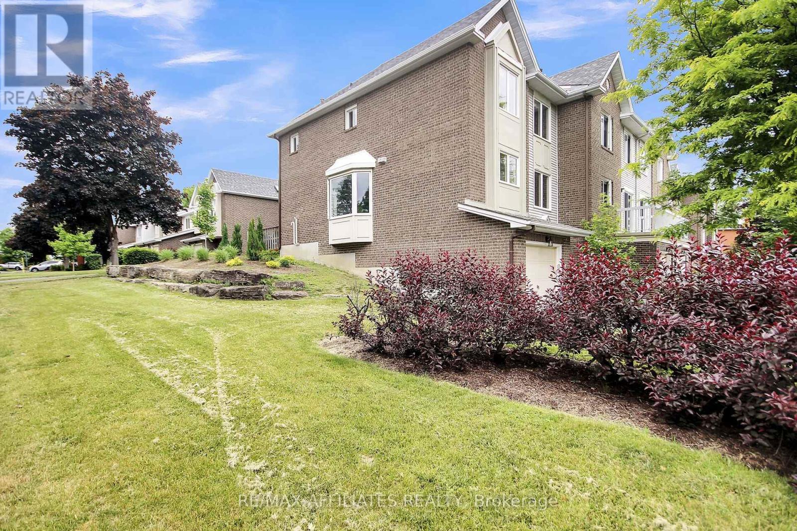 15 Vanessa Terrace #f, Ottawa, ON K2J 3K5
