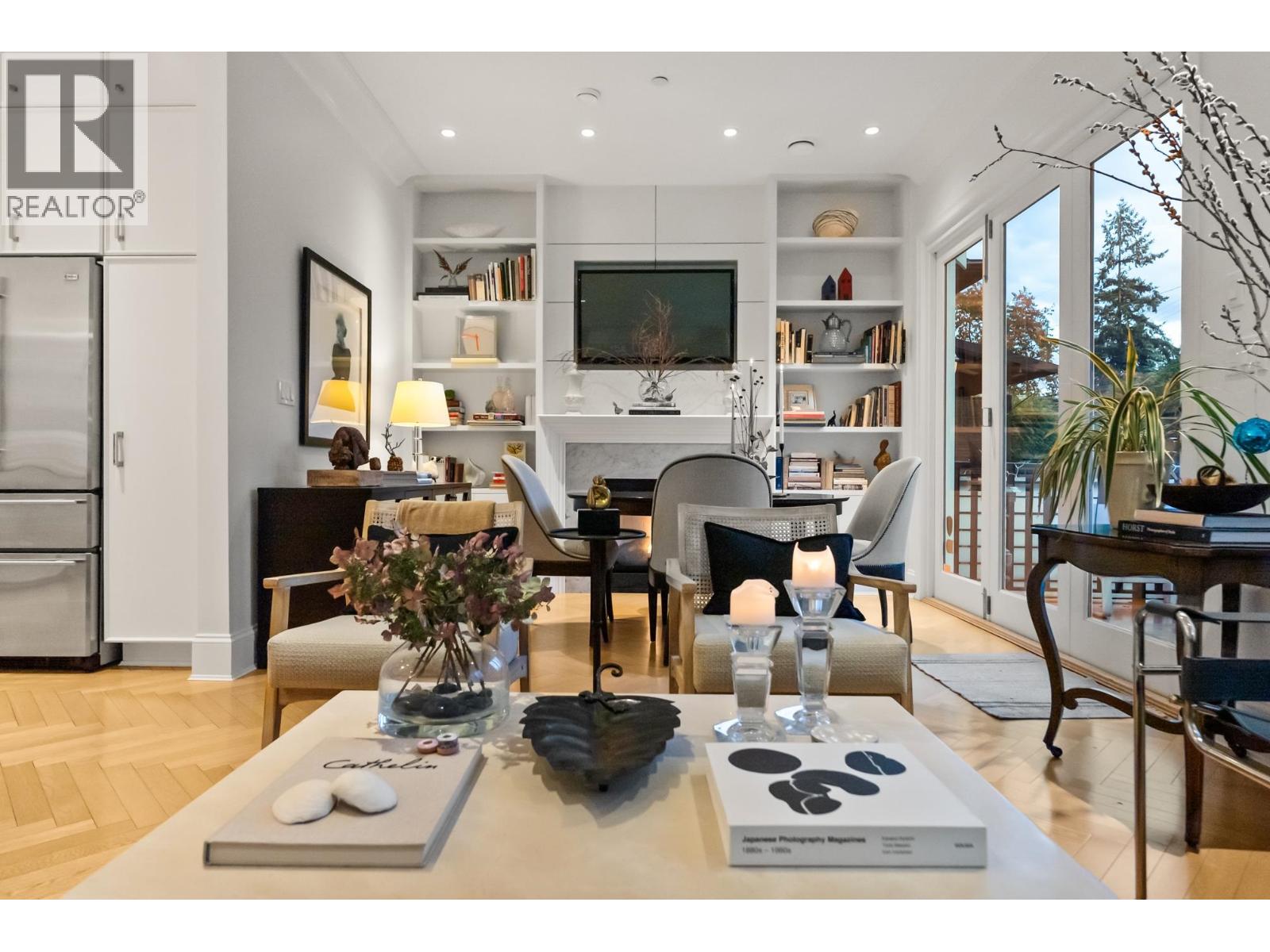 98 W 18th Ave, Vancouver, BC V5Y 2A4