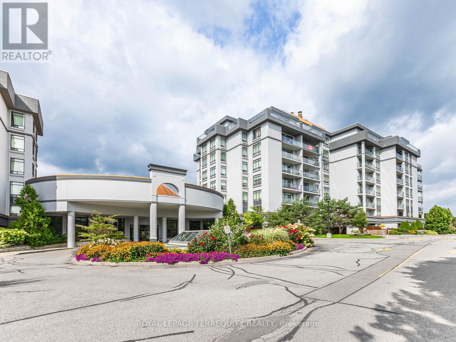 215 11121 Yonge St, Richmond Hill, ON L4C 0S7