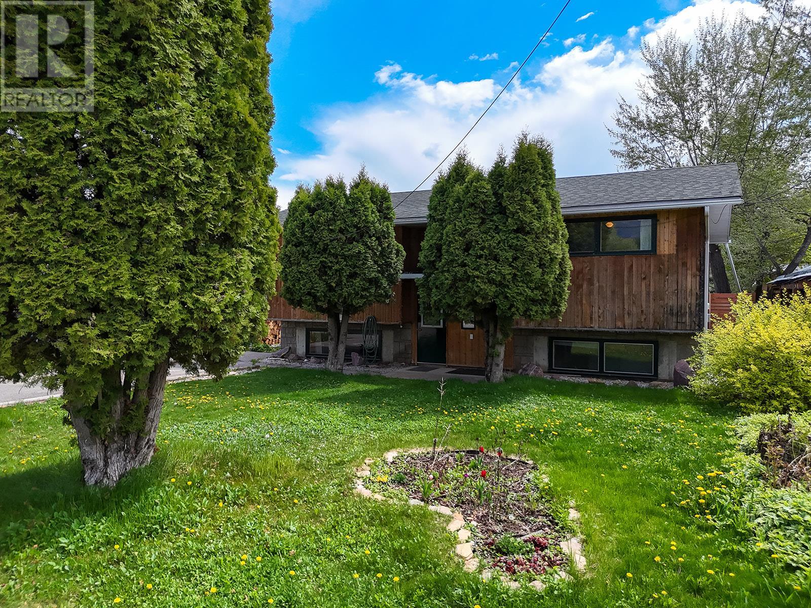 710 8 Street South, Golden, BC V0A 1H0