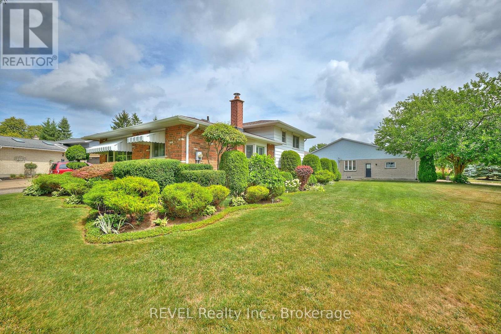 4148 Preston Ave, Niagara Falls, ON L2H 2C5
