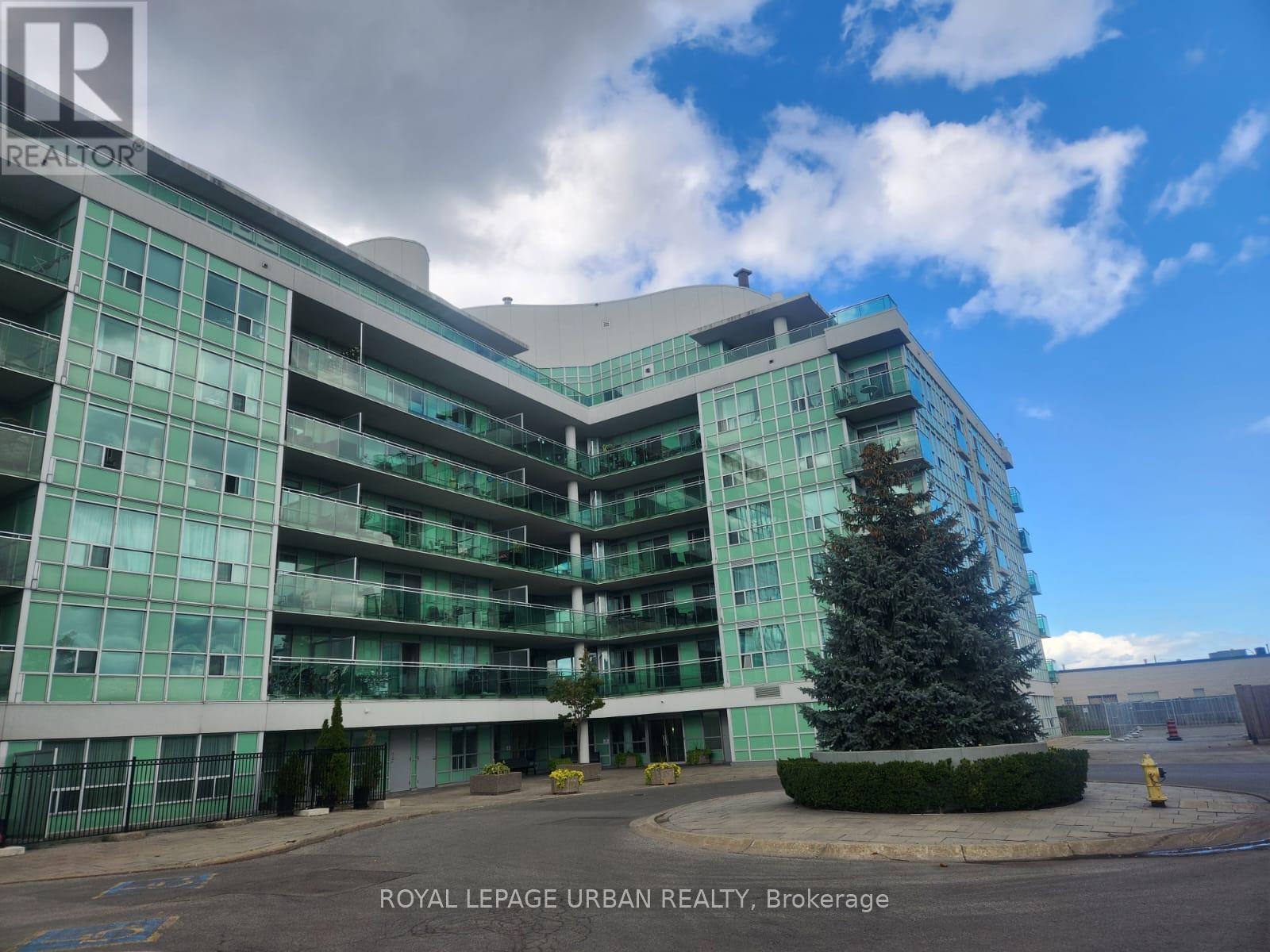 211 60 Fairfax Cres, Toronto, ON M1L 0E1