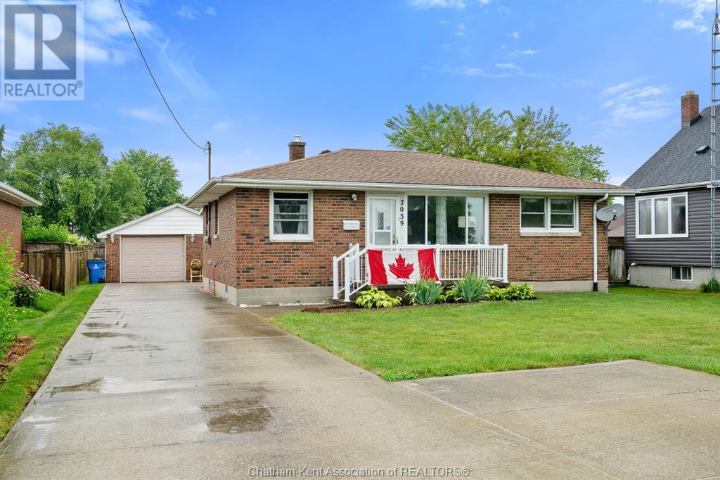 7039 Base Line, Wallaceburg, ON N8A 1A2
