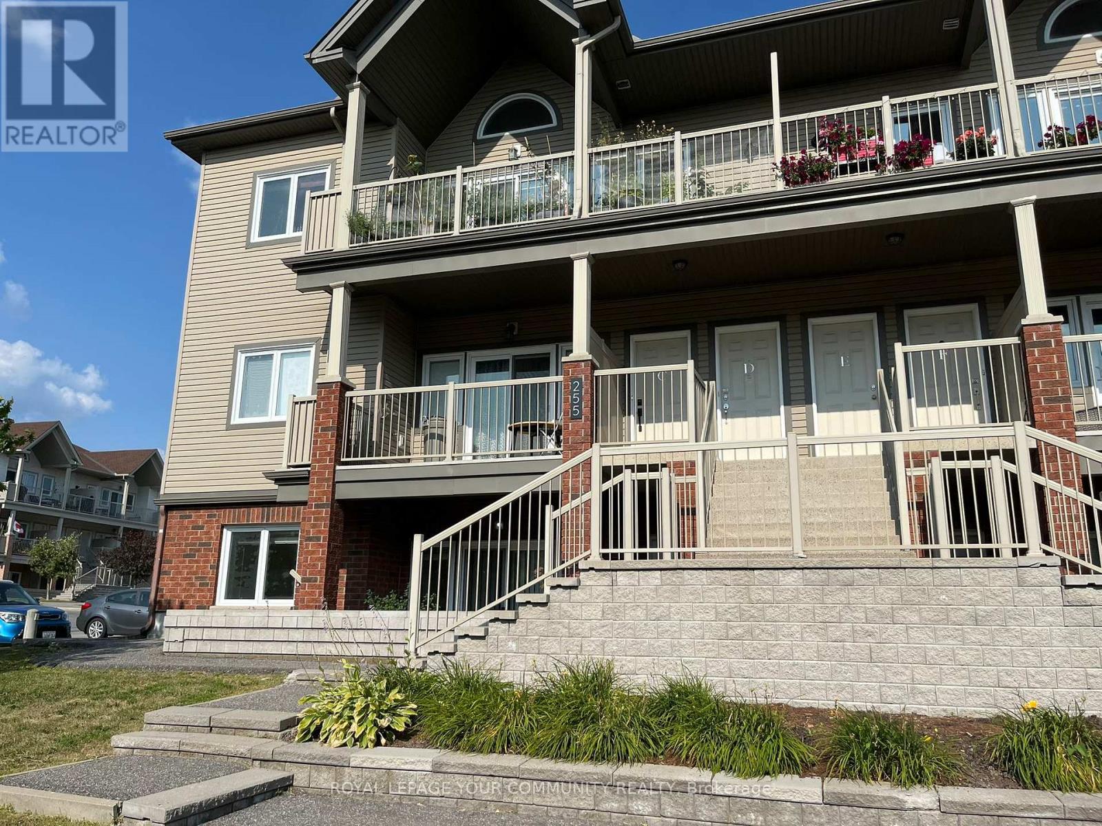 255 Meadowlilly Rd #a, Ottawa, ON K1T 0K5