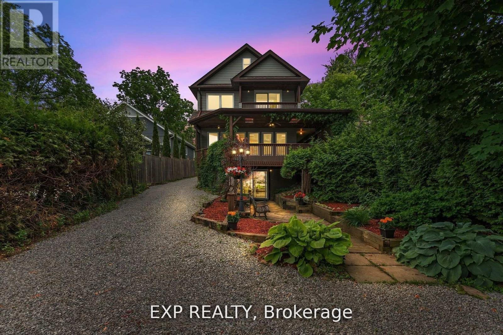127 Lake Dr N, Georgina, ON L4P 3C8