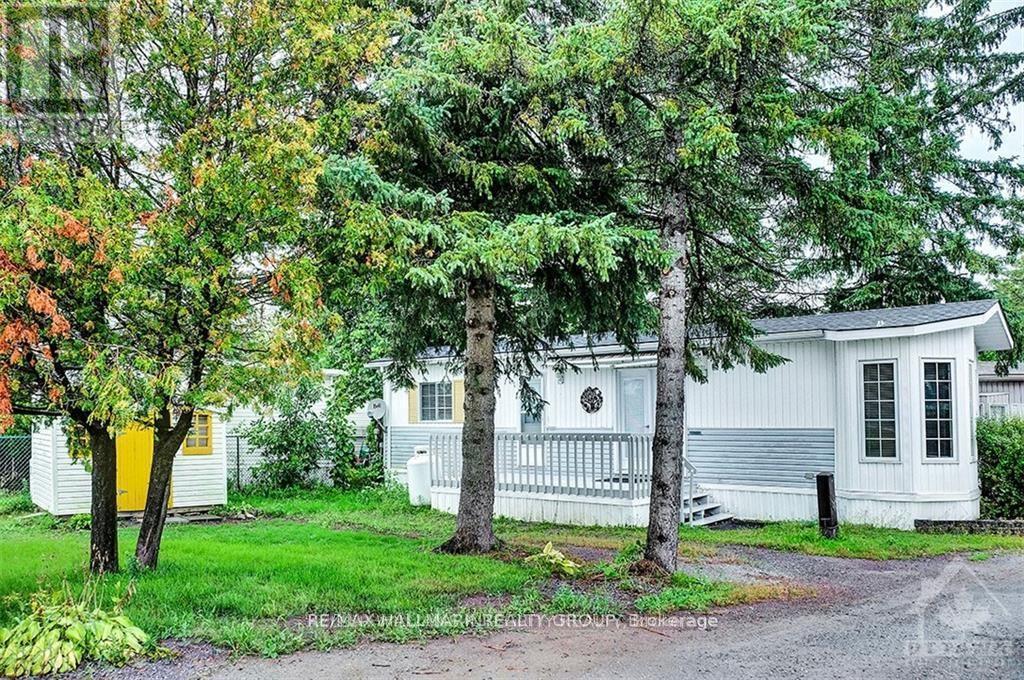 2 Spring Lake Private, Ottawa, ON K0A 1B0
