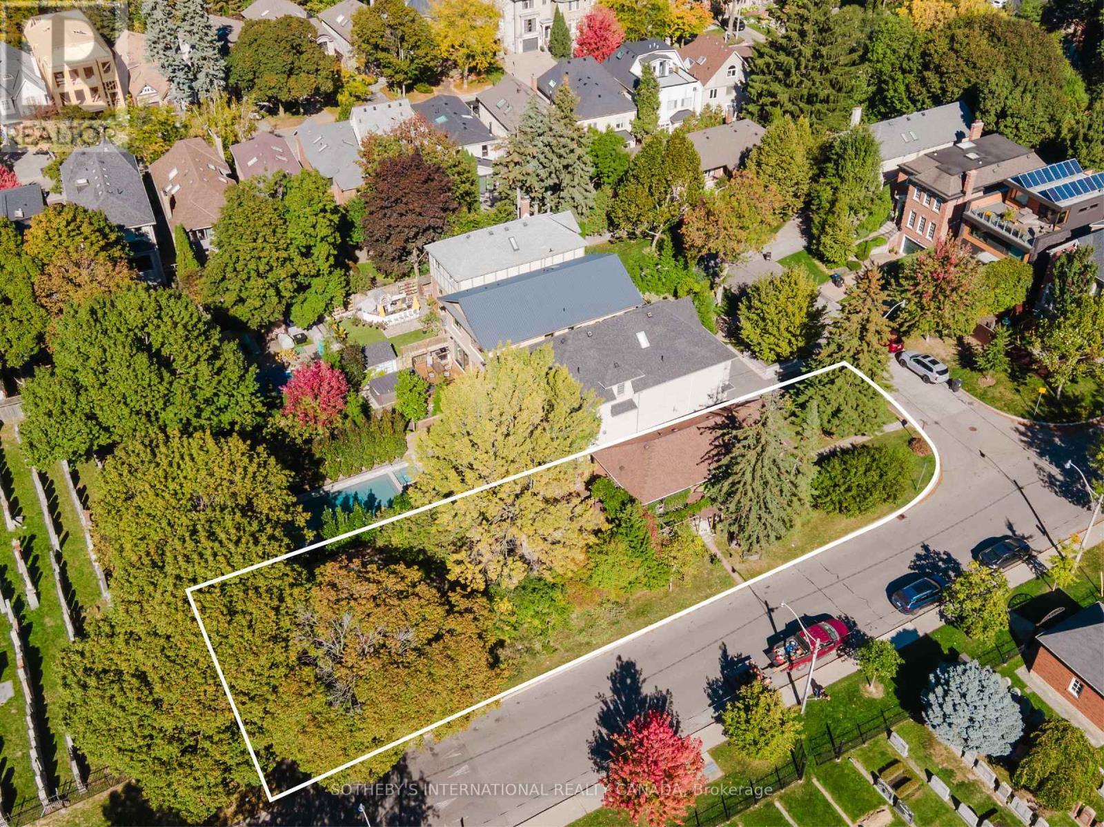 2 Wingate Pl, Toronto, ON M5N 2R1