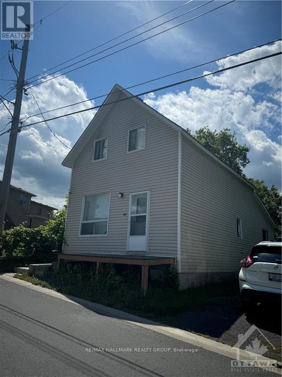 674 Pouliotte St, Clarence-Rockland, ON K4K 1E1
