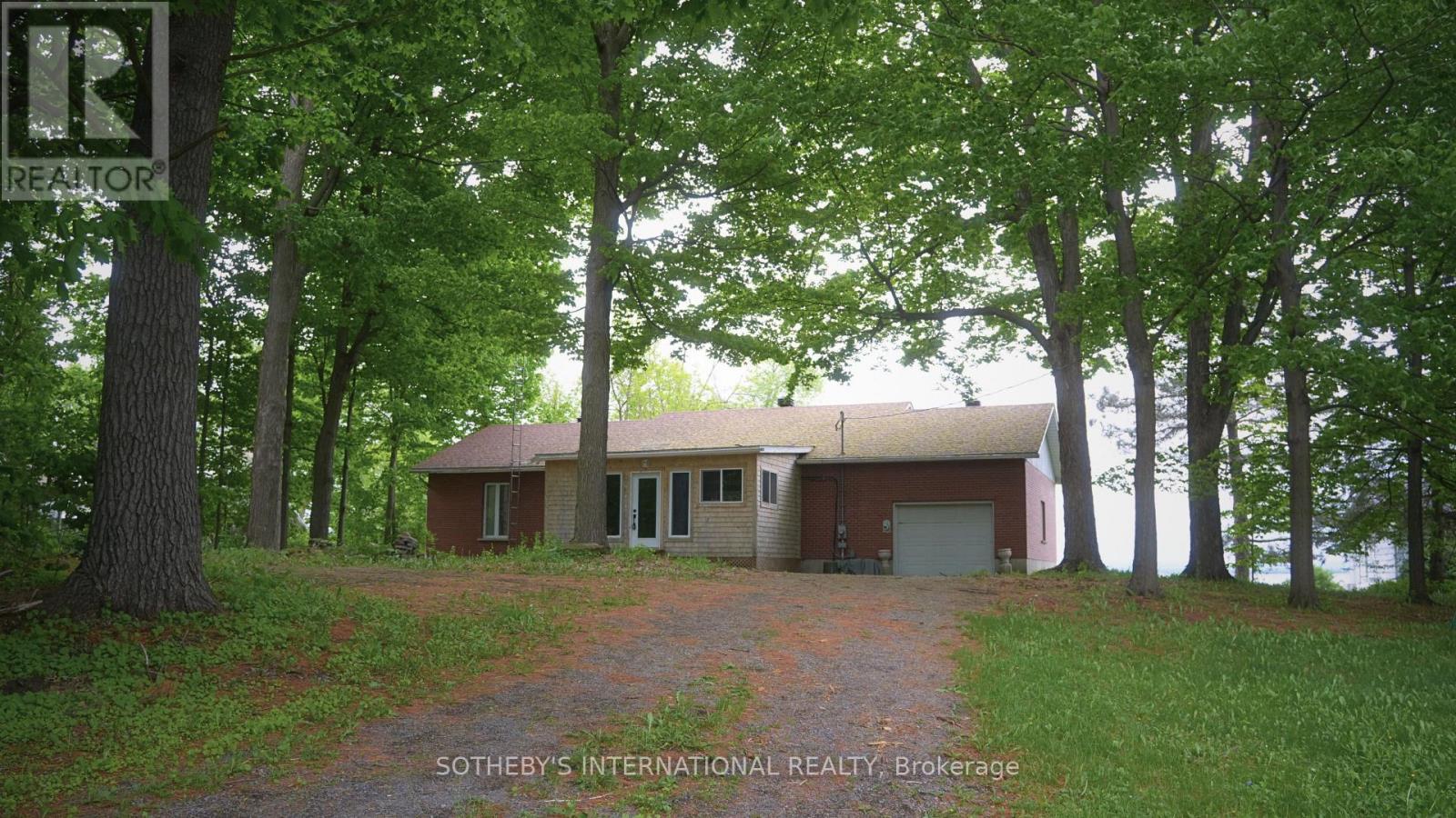 20820 S Service Rd, South Glengarry, ON K0C 1N0