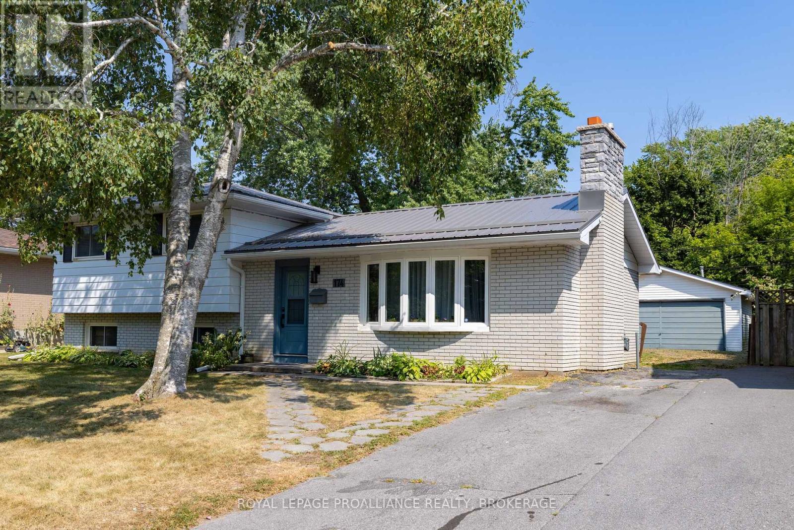 174 Chelsea Rd, Kingston, ON K7M 3Y8