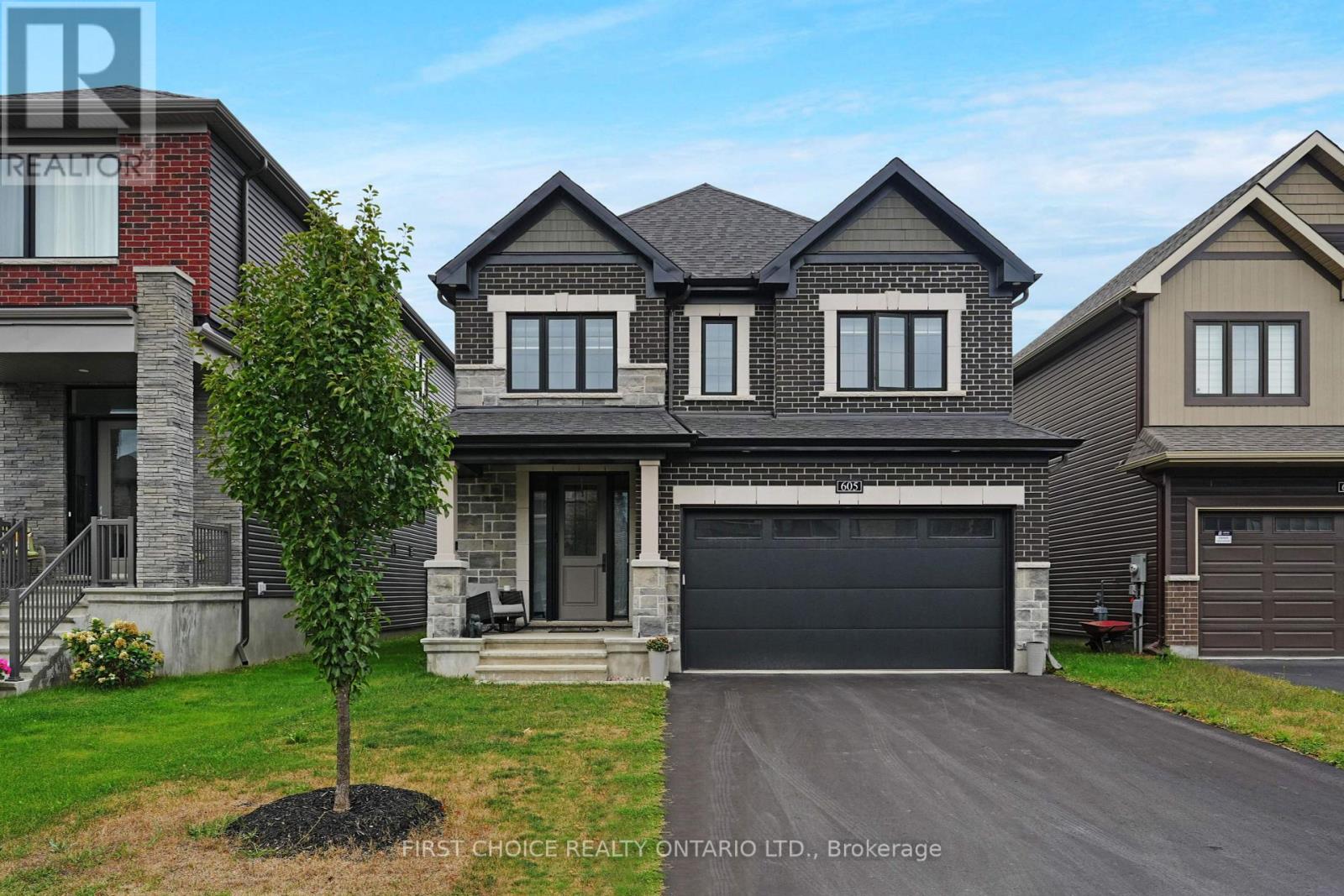 605 Ribbon St, Ottawa, ON K4M 0M8
