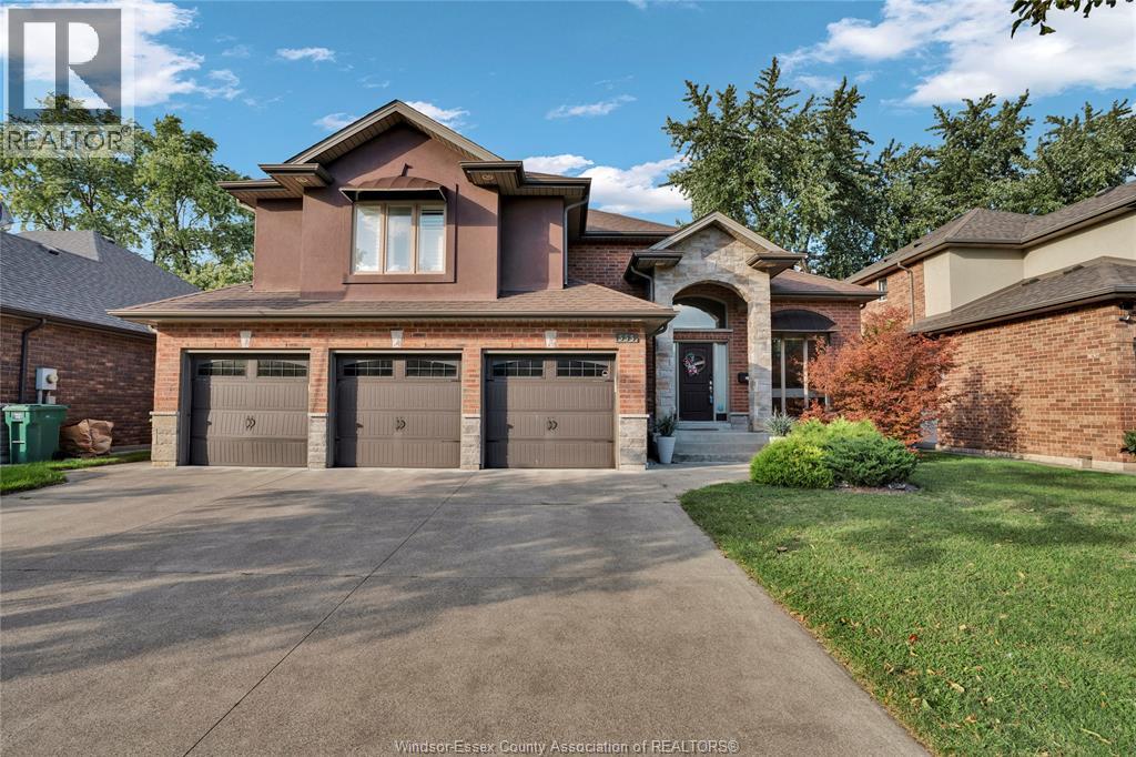 555 Superior St, Lasalle, ON N9J 3Z5