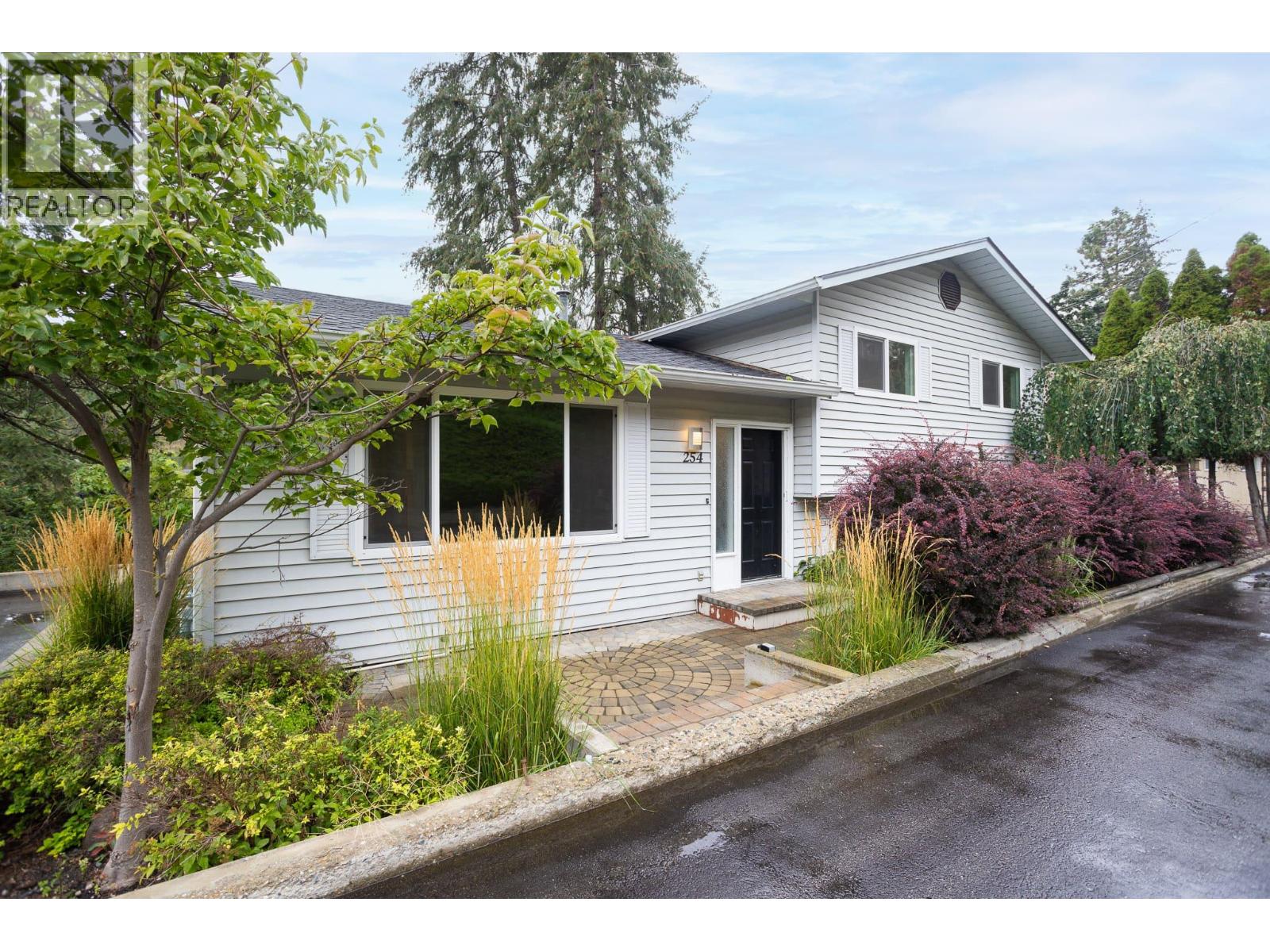 254 Terrace Dr, Kelowna, BC V1V 1G2