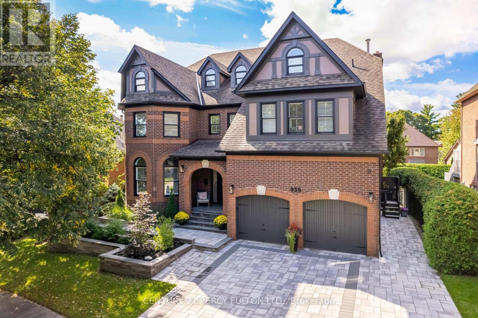 939 Duncannon Dr, Pickering, ON L1X 2P3