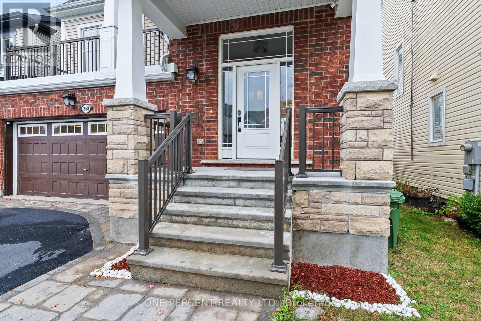 358 Meadowbreeze Dr, Ottawa, ON K2M 3A6