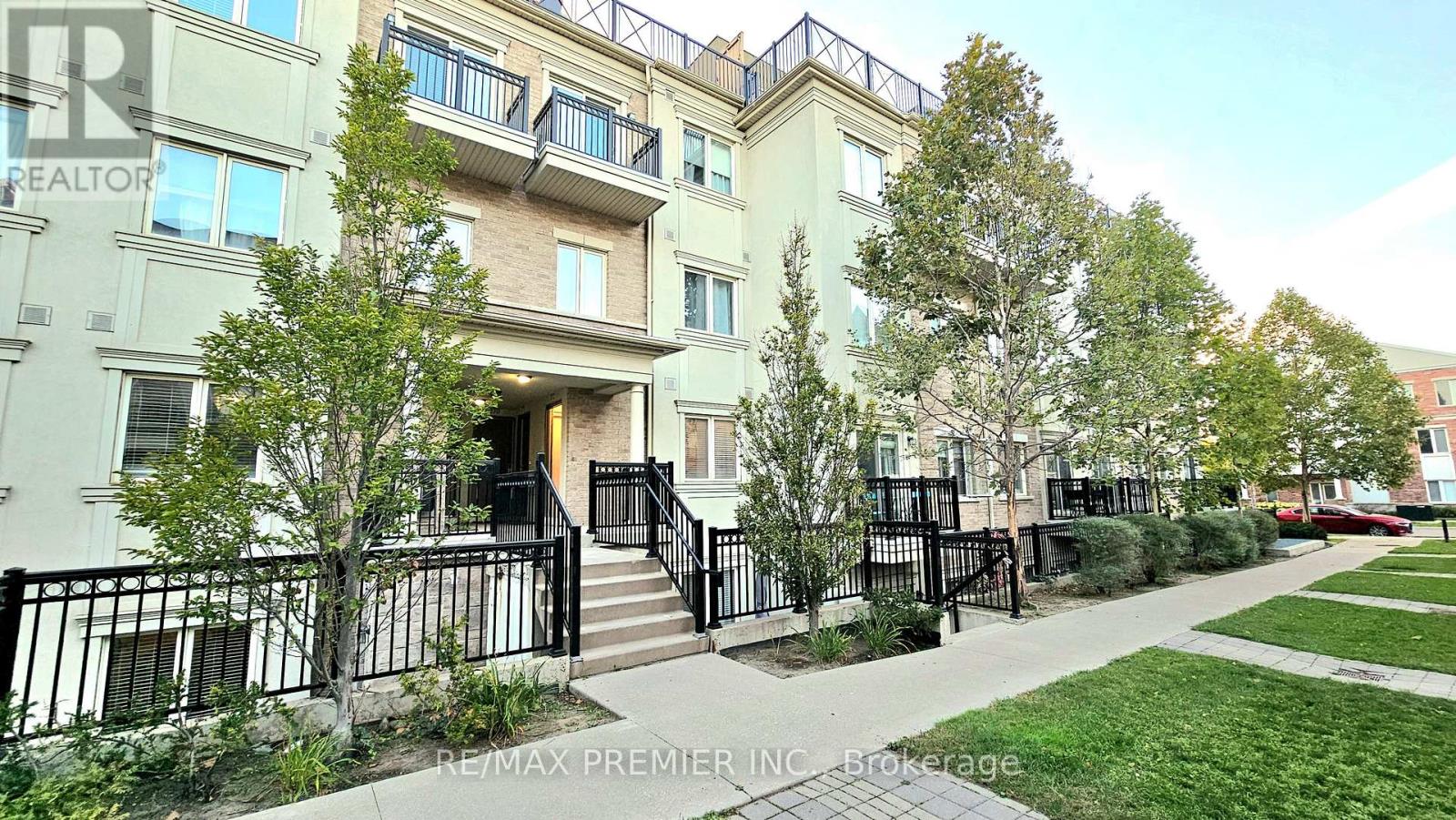 272 19 Coneflower Cres, Toronto, ON M2R 2Y9