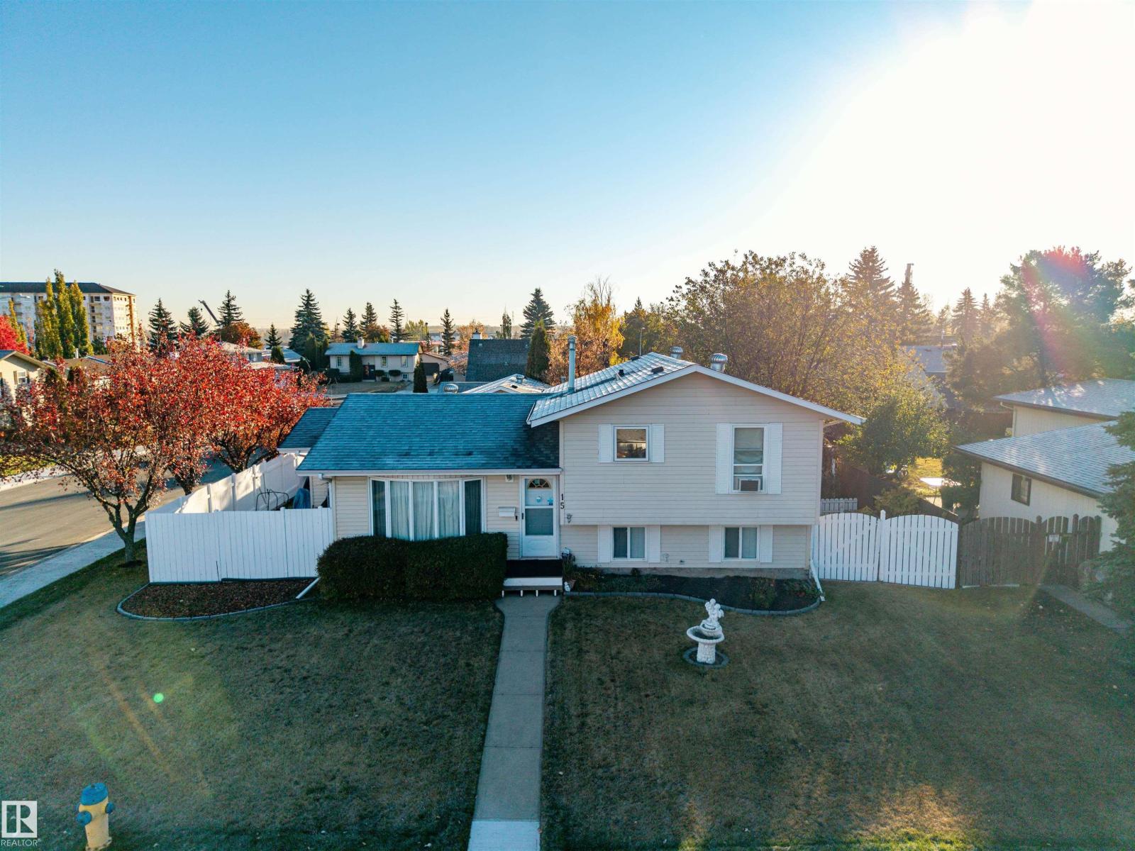 15 William Hustler Cr NW, Edmonton, AB T5A 4C1