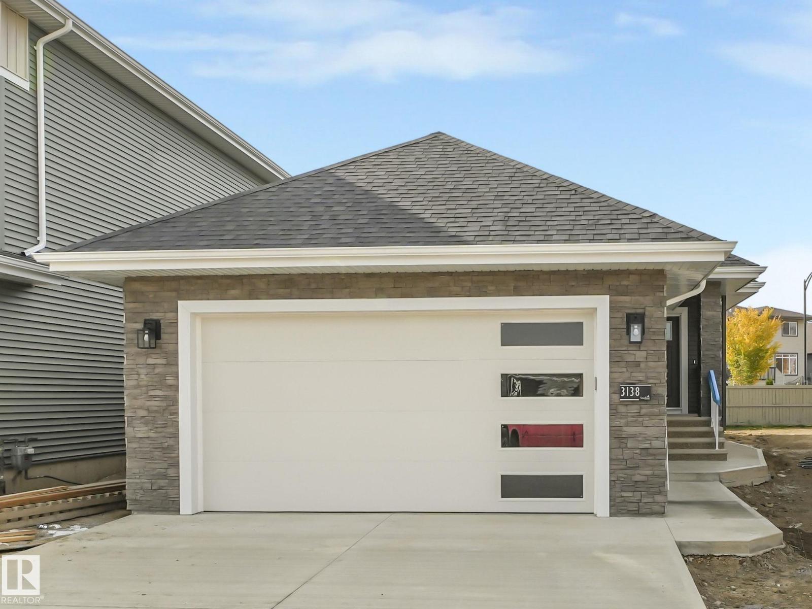 3138 Magpie Way NW, Edmonton, AB T5S 0E1
