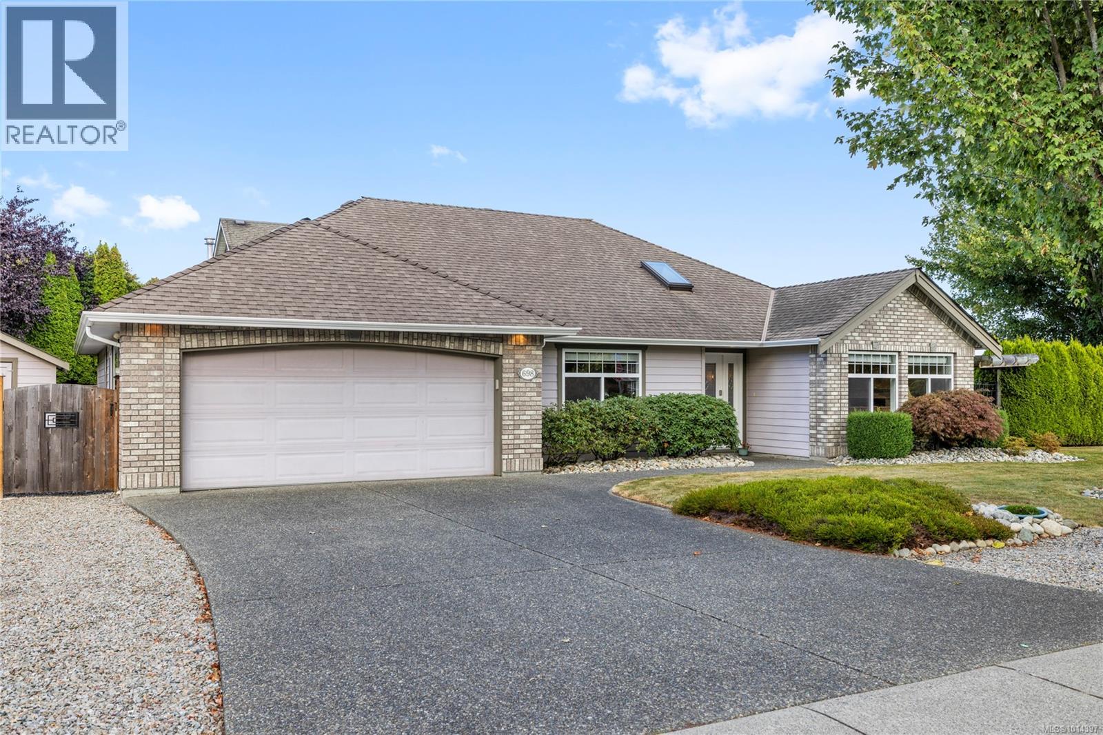 698 Abernathy Pl, Parksville, BC V9P 2Y9