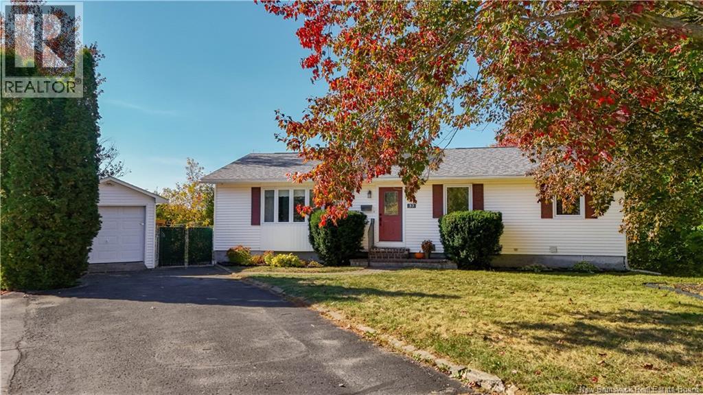 37 Mulberry Ct, Fredericton, NB E3A 5J1