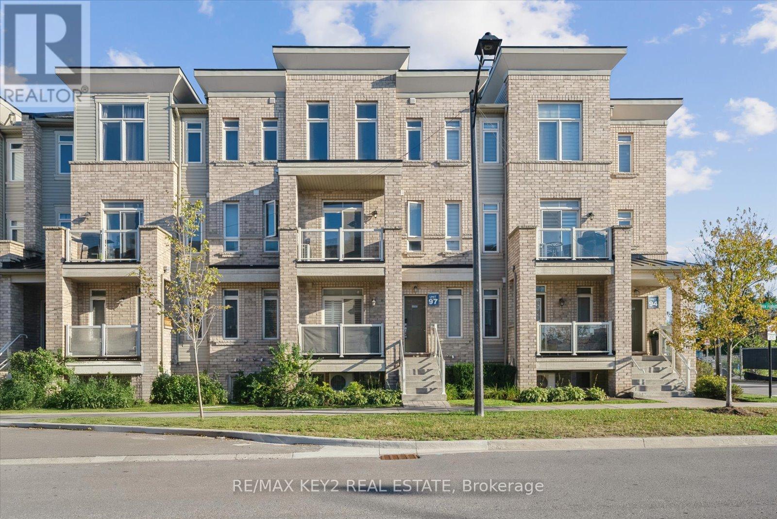 175 1704 Grenwich Gln, Pickering, ON L1X 0E4