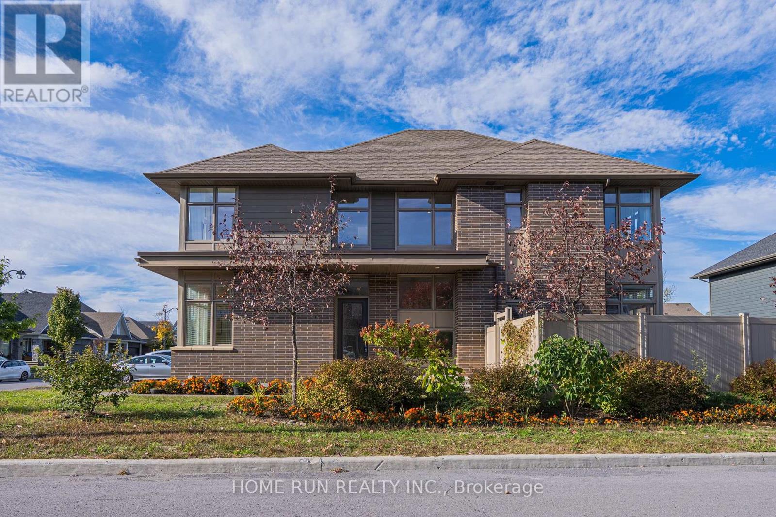 100 Lochhouse Walk, Ottawa, ON K2J 5M7