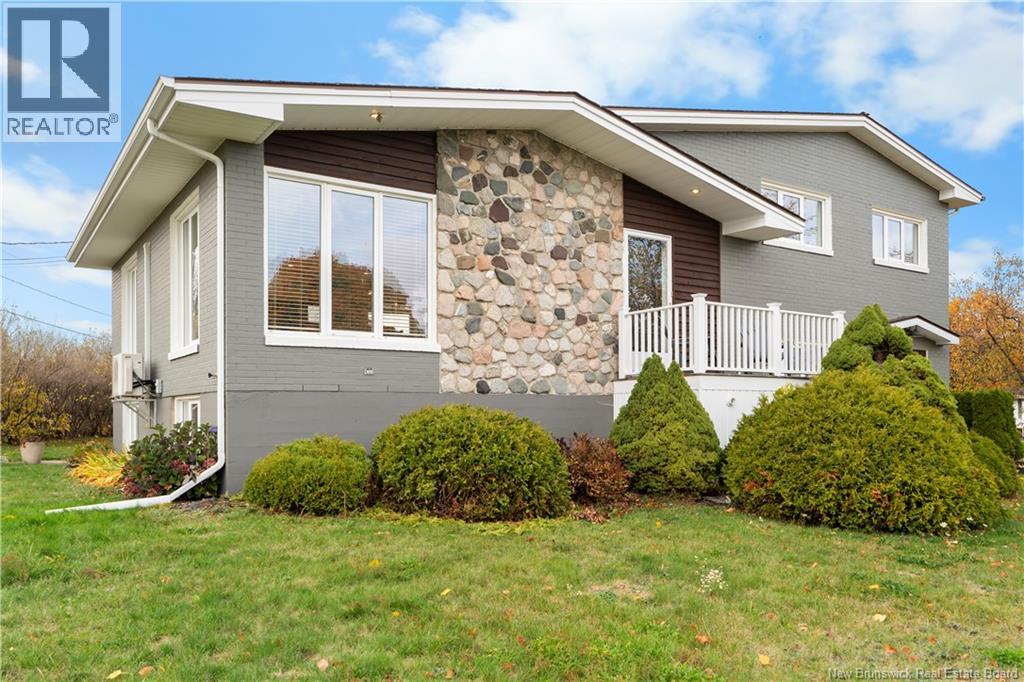 125 Roche, Bathurst, NB E2A 3E5