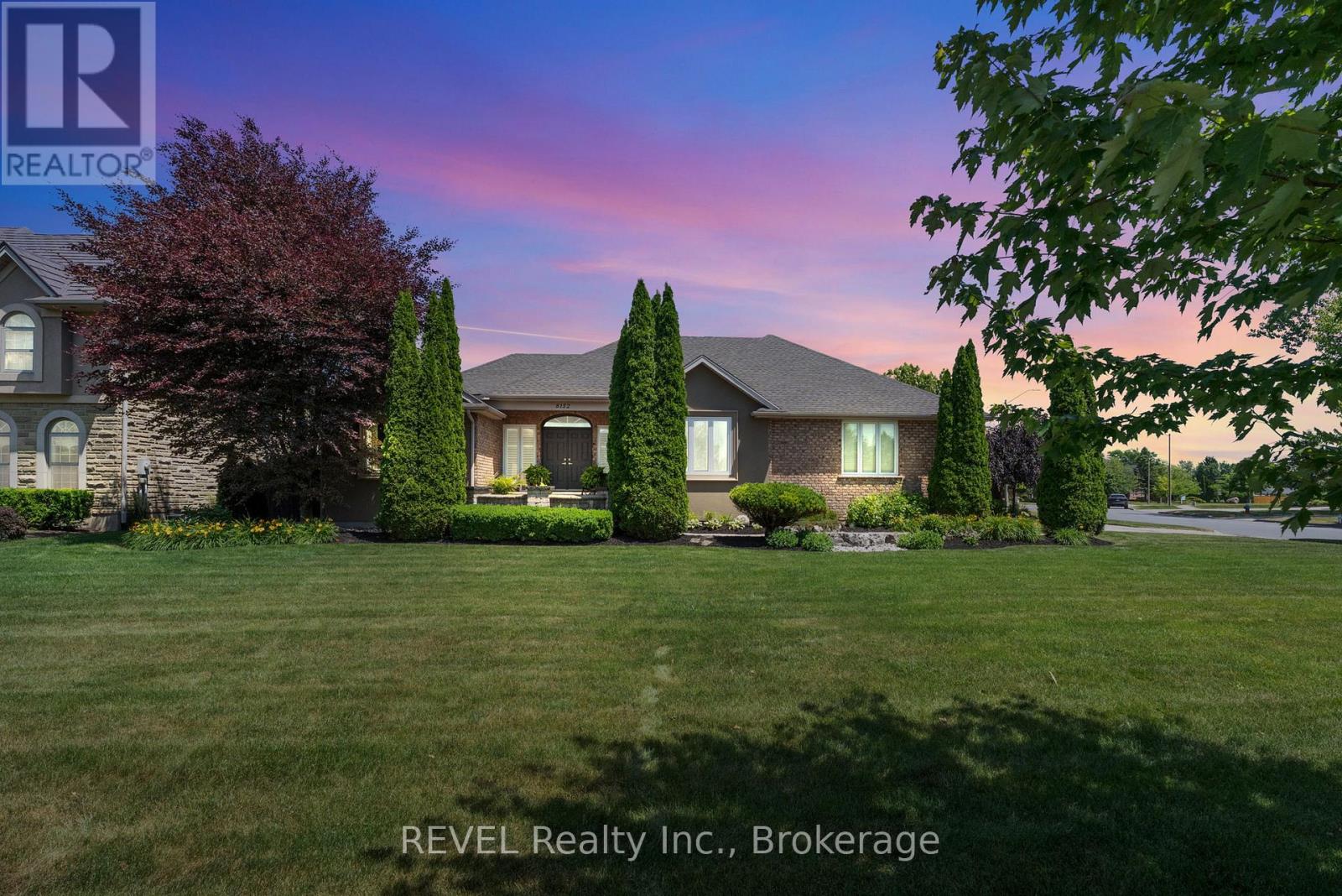 8152 Westminster Dr, Niagara Falls, ON L2H 2Y8