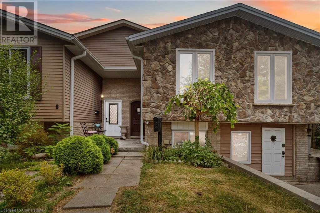 6 Equestrian Ct, Brantford, ON N3P 1H1