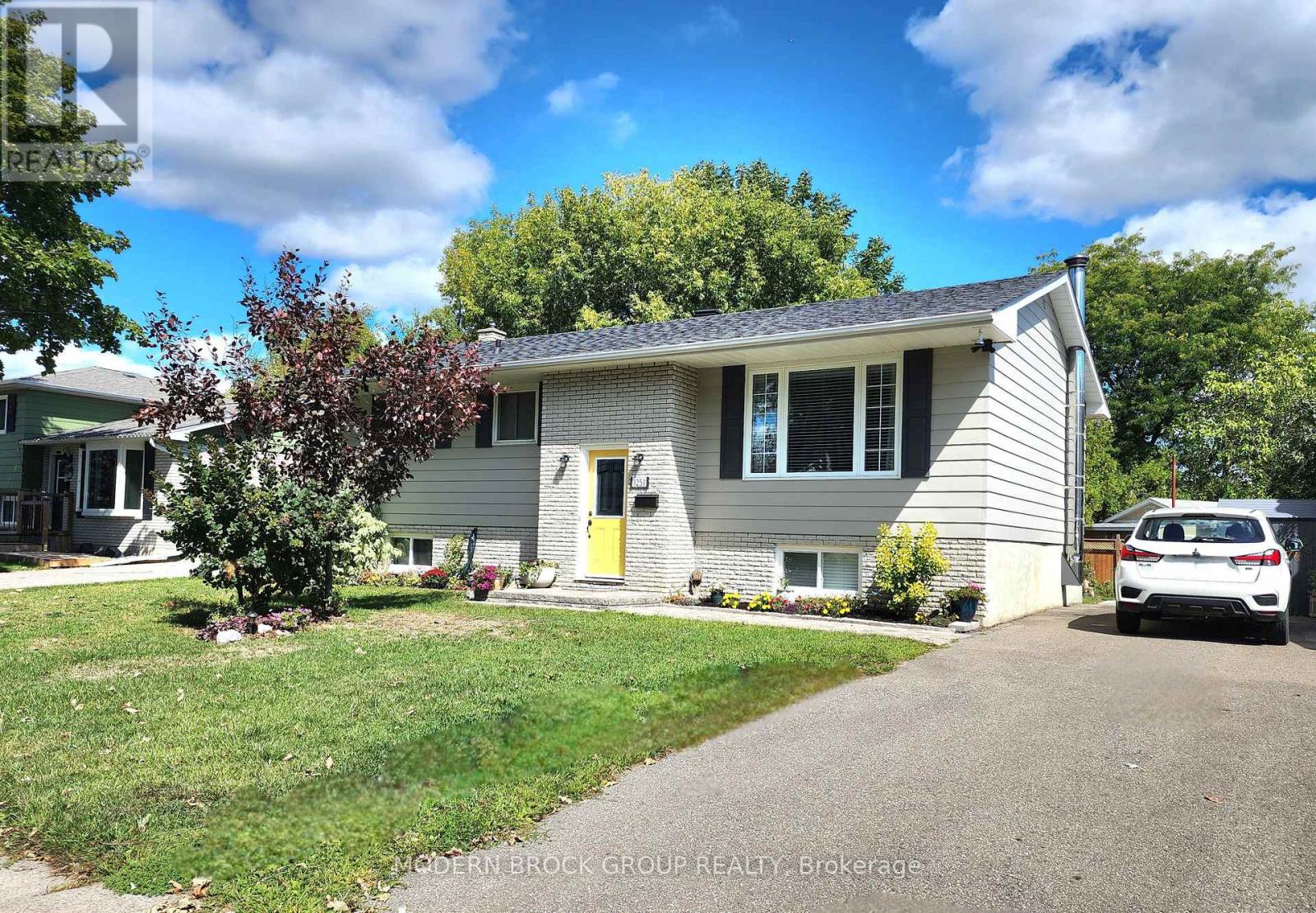 1251 Peden Blvd, Brockville, ON K6V 3K5
