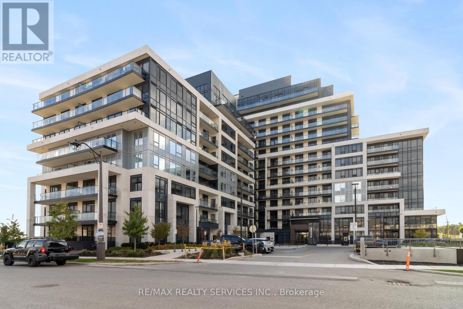 917 3200 William Coltson Ave, Oakville, ON L6H 7W6