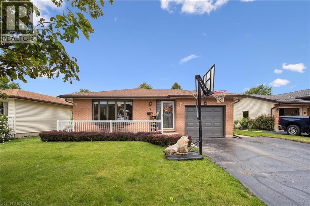 7 Eastview Dr, Wellington North, ON N0G 1A0