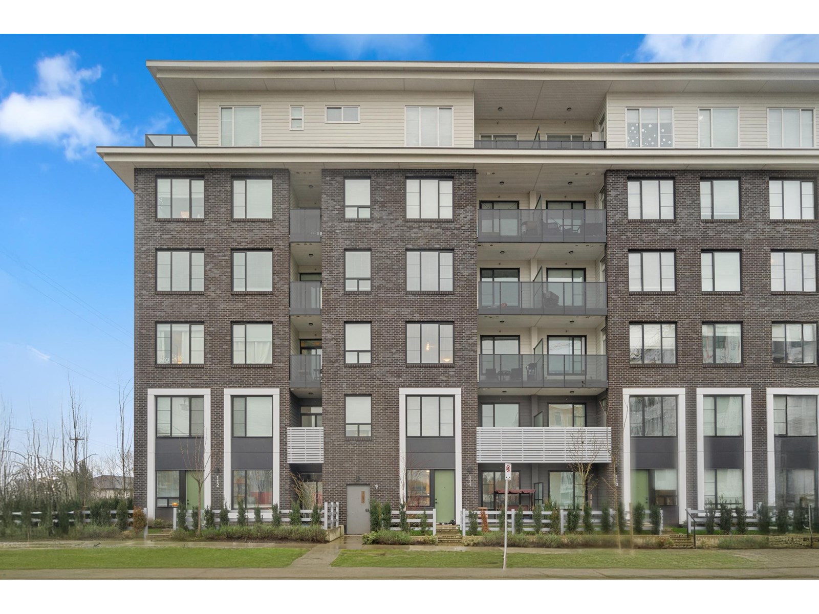 15848 Fraser Highway Unit 111, Surrey, BC V4N 6X6
