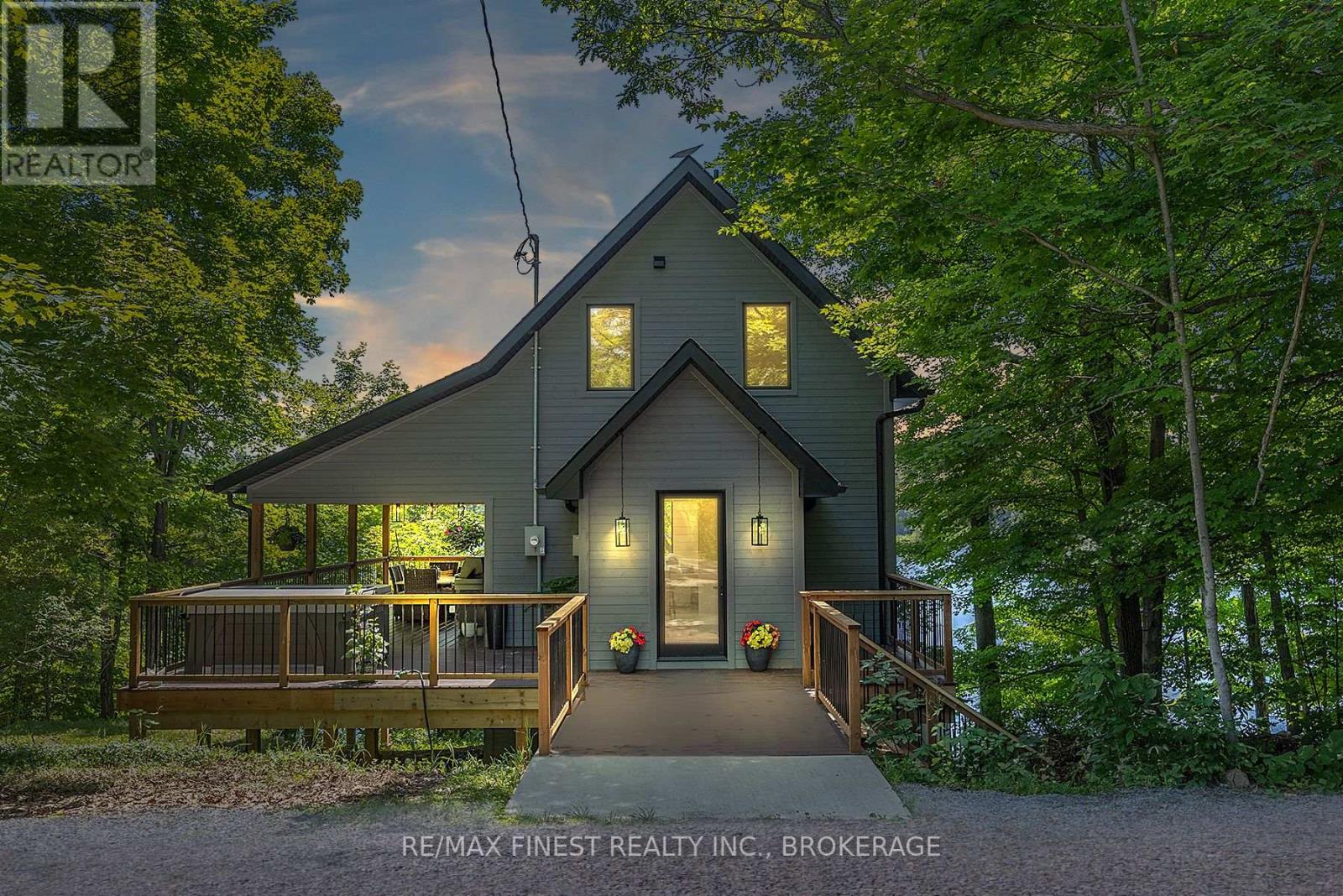 1005 Macdonald Ln, South Frontenac, ON K0H 2L0