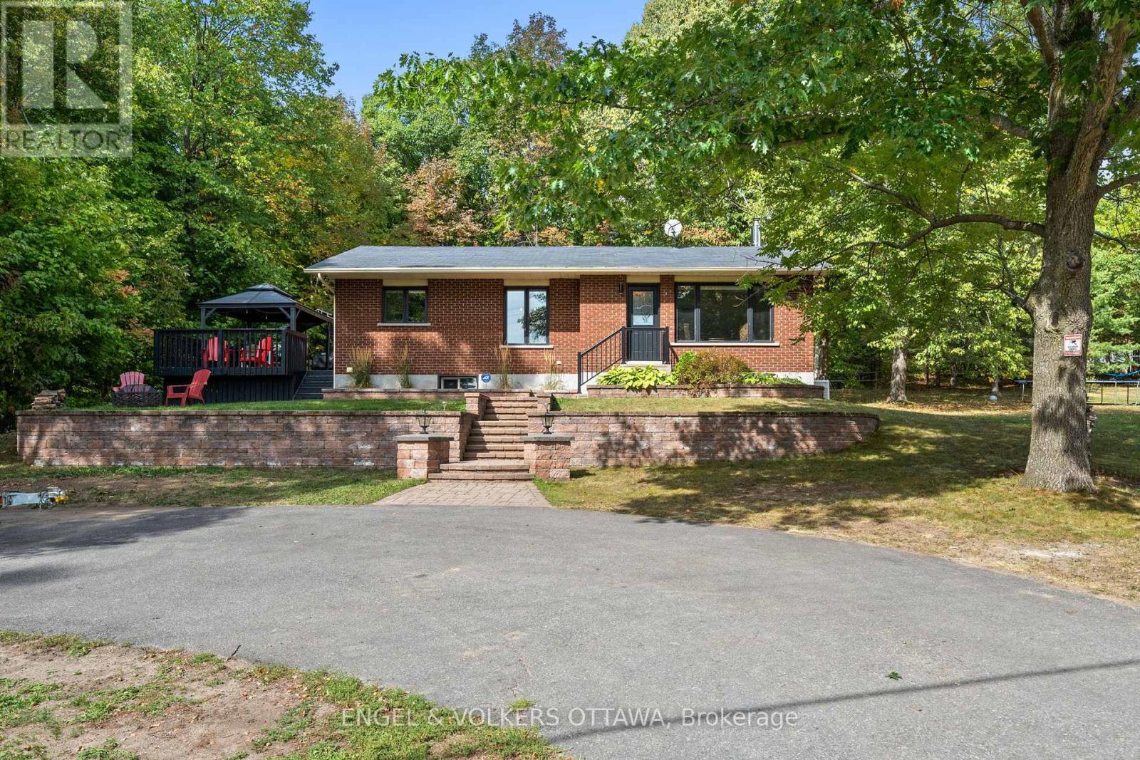 329 Kennedy Rd, Greater Madawaska, ON K0J 1H0